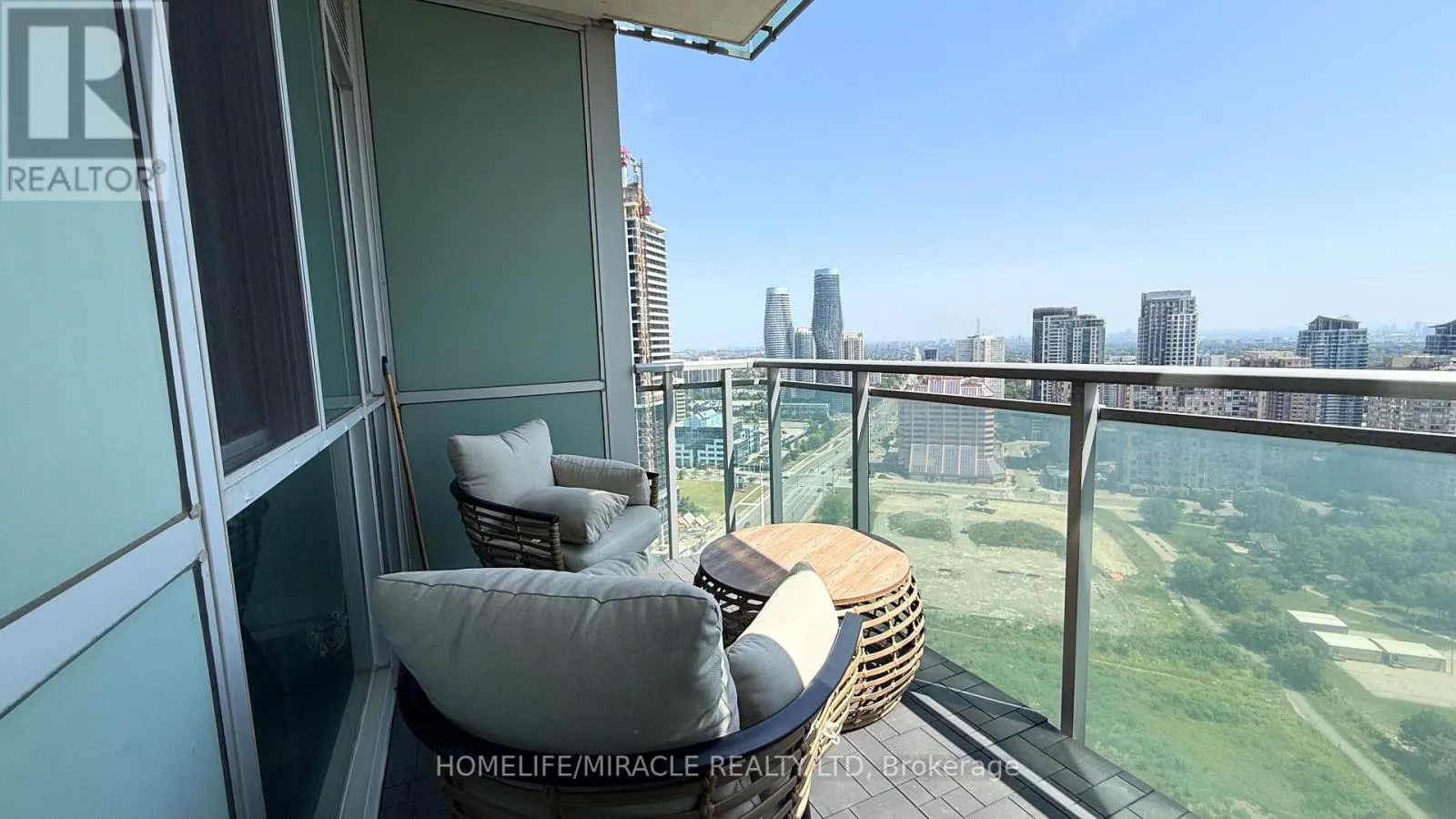 2803 - 220 BURNHAMTHORPE ROAD W