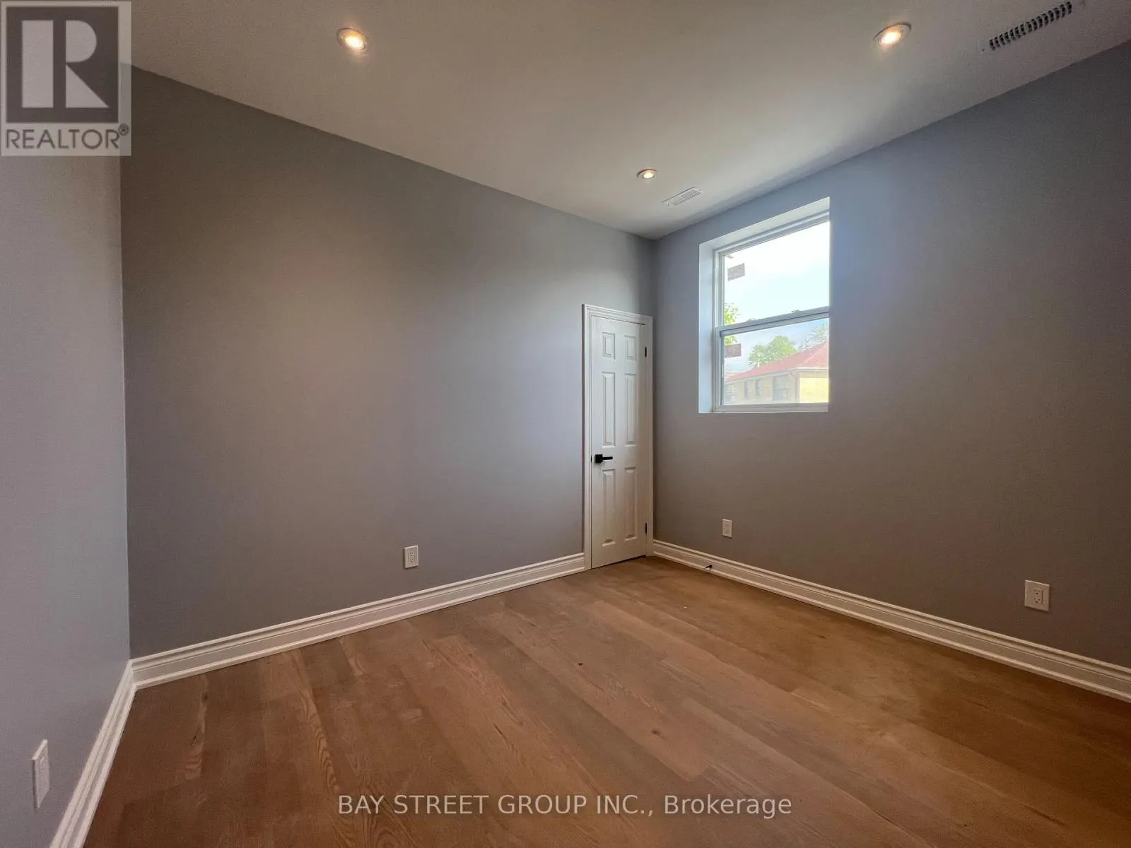 202 - 2386 LAKE SHORE BOULEVARD W