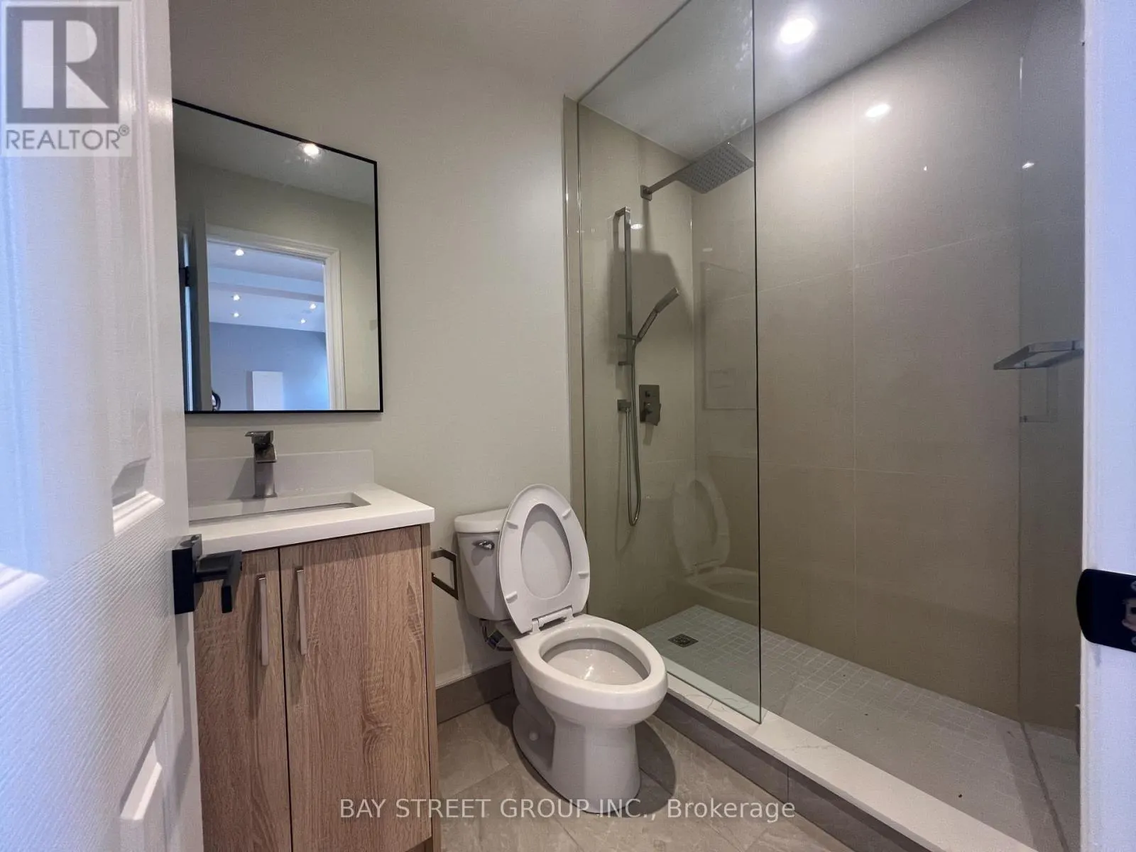 202 - 2386 LAKE SHORE BOULEVARD W