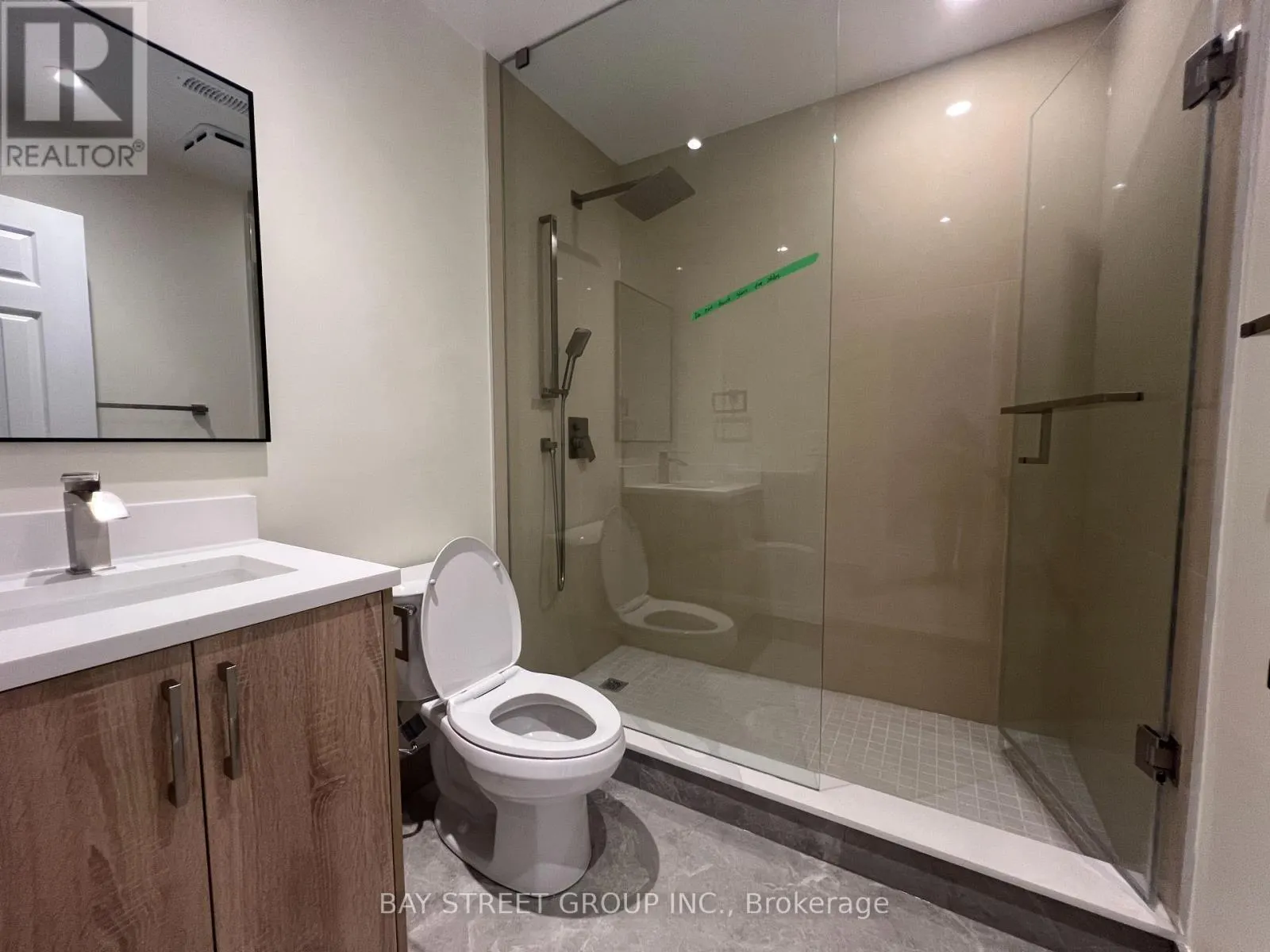 202 - 2386 LAKE SHORE BOULEVARD W