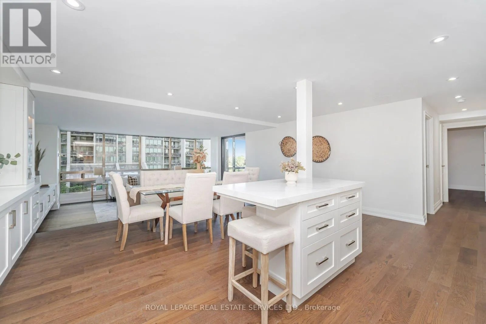 306 - 2180 MARINE DRIVE