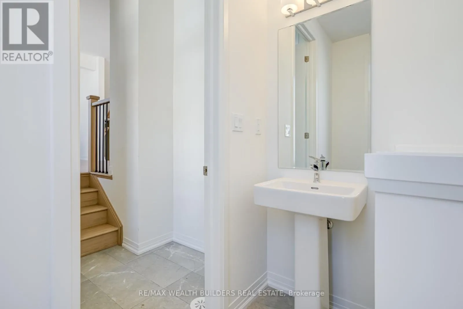 1 KINGS HILL DRIVE