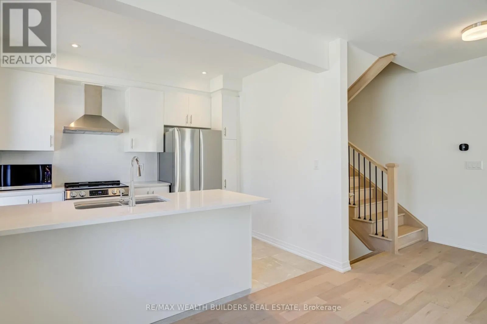 1 KINGS HILL DRIVE
