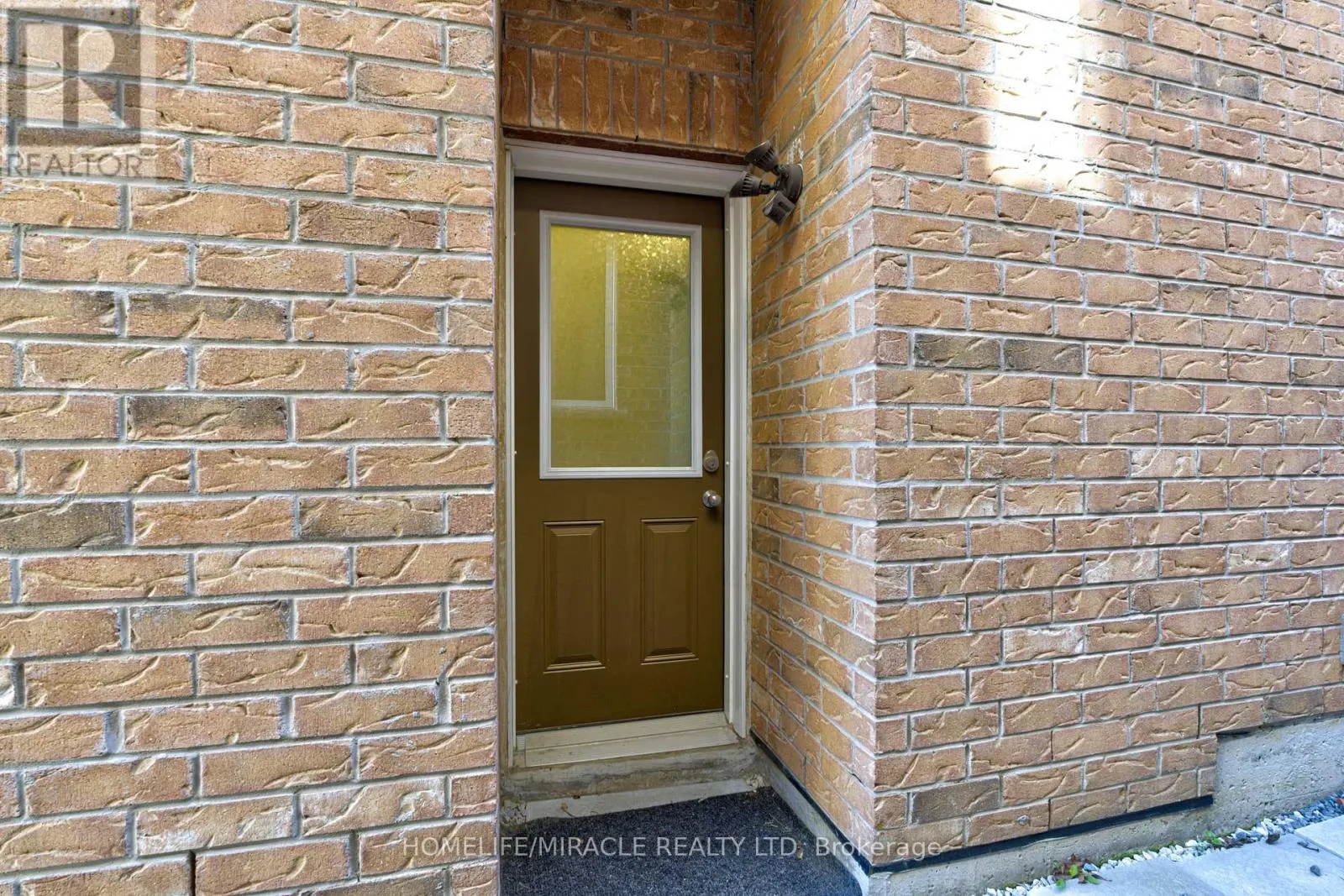 26 FITZGIBSON STREET
