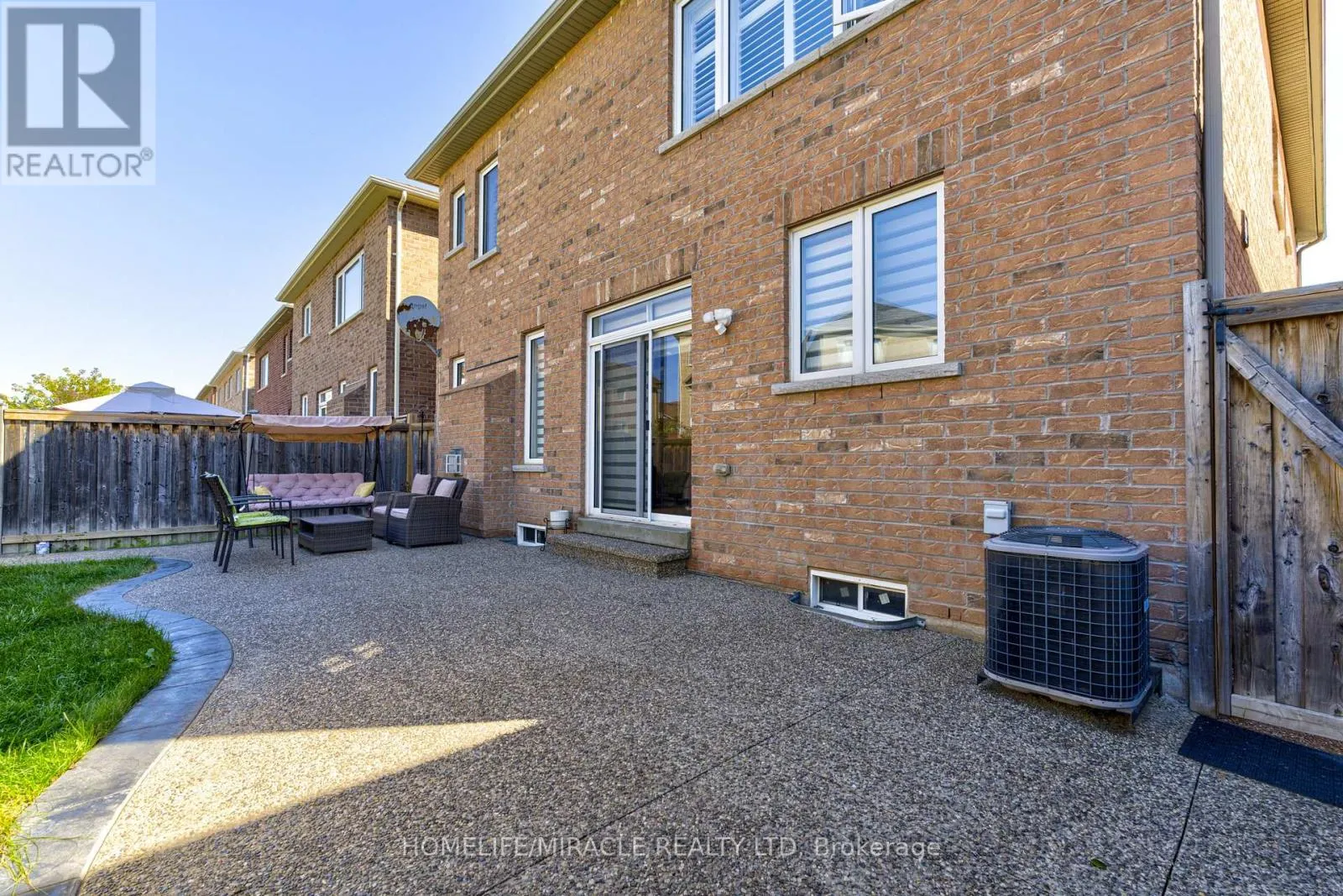 26 FITZGIBSON STREET