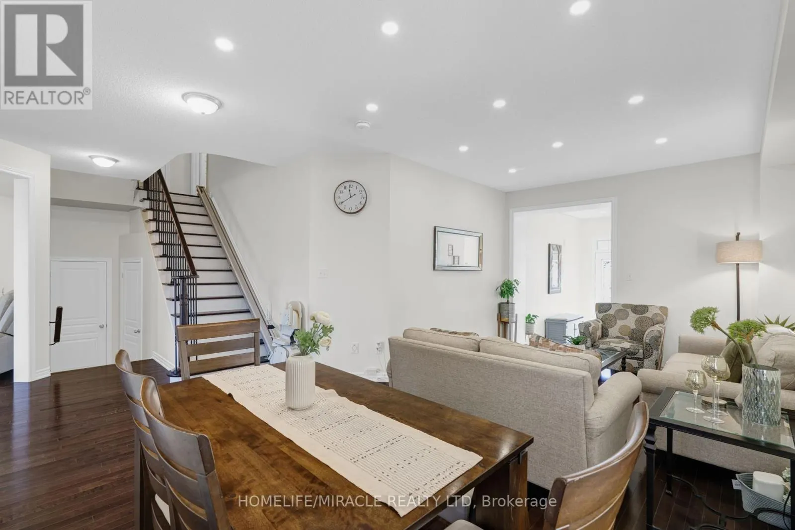 26 FITZGIBSON STREET