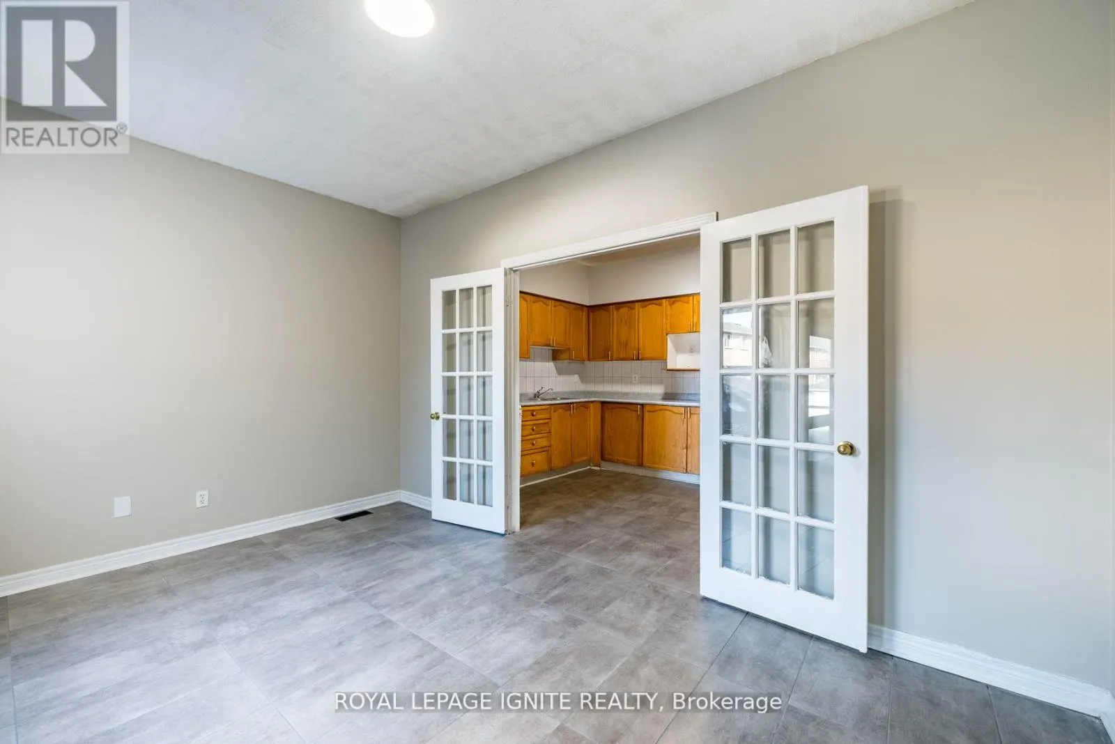 UPPER - 176 WRIGHT AVENUE