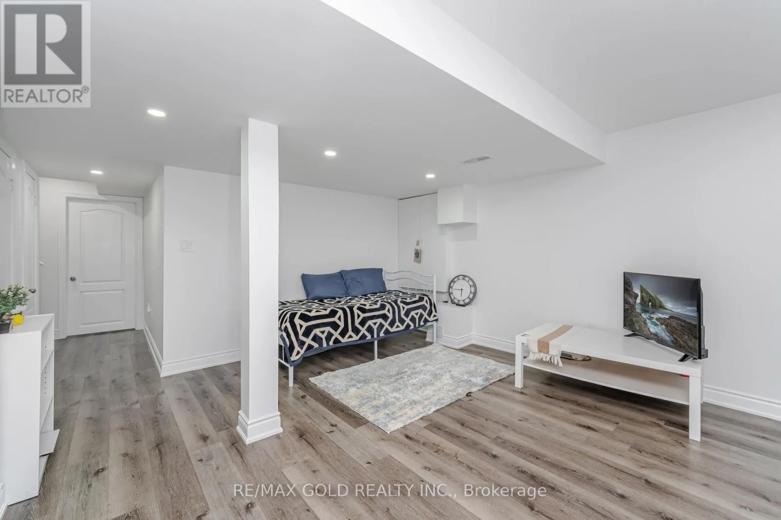 152 VANHORNE CLOSE