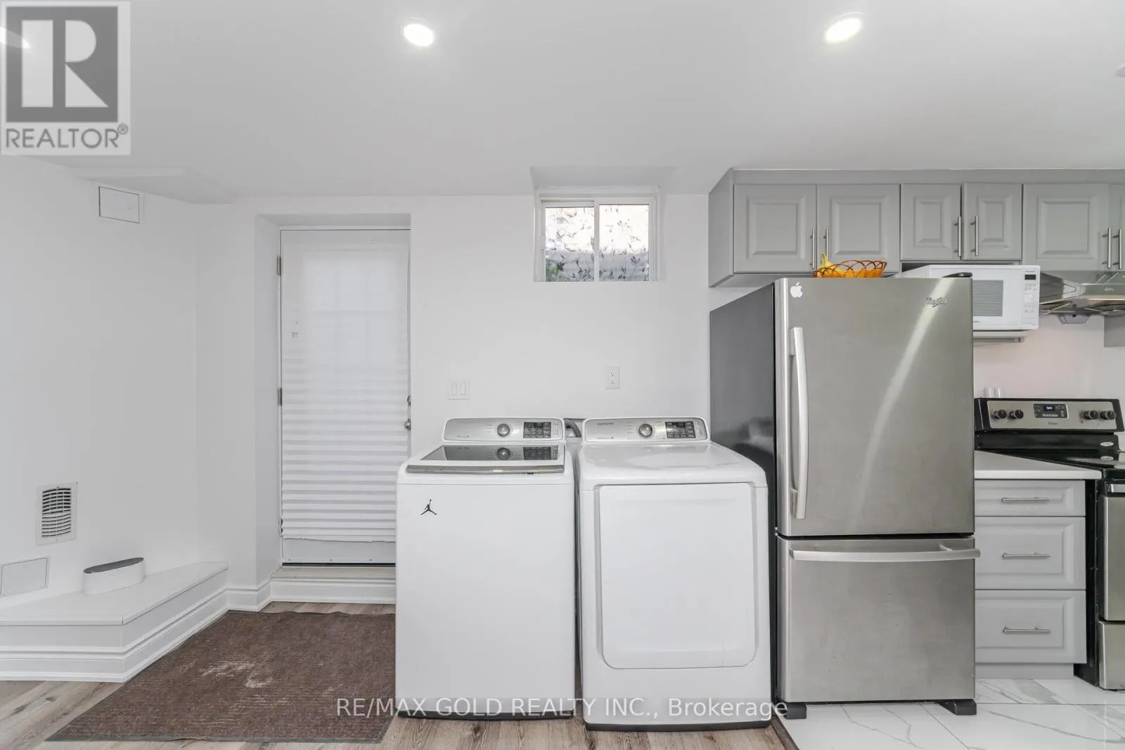 152 VANHORNE CLOSE
