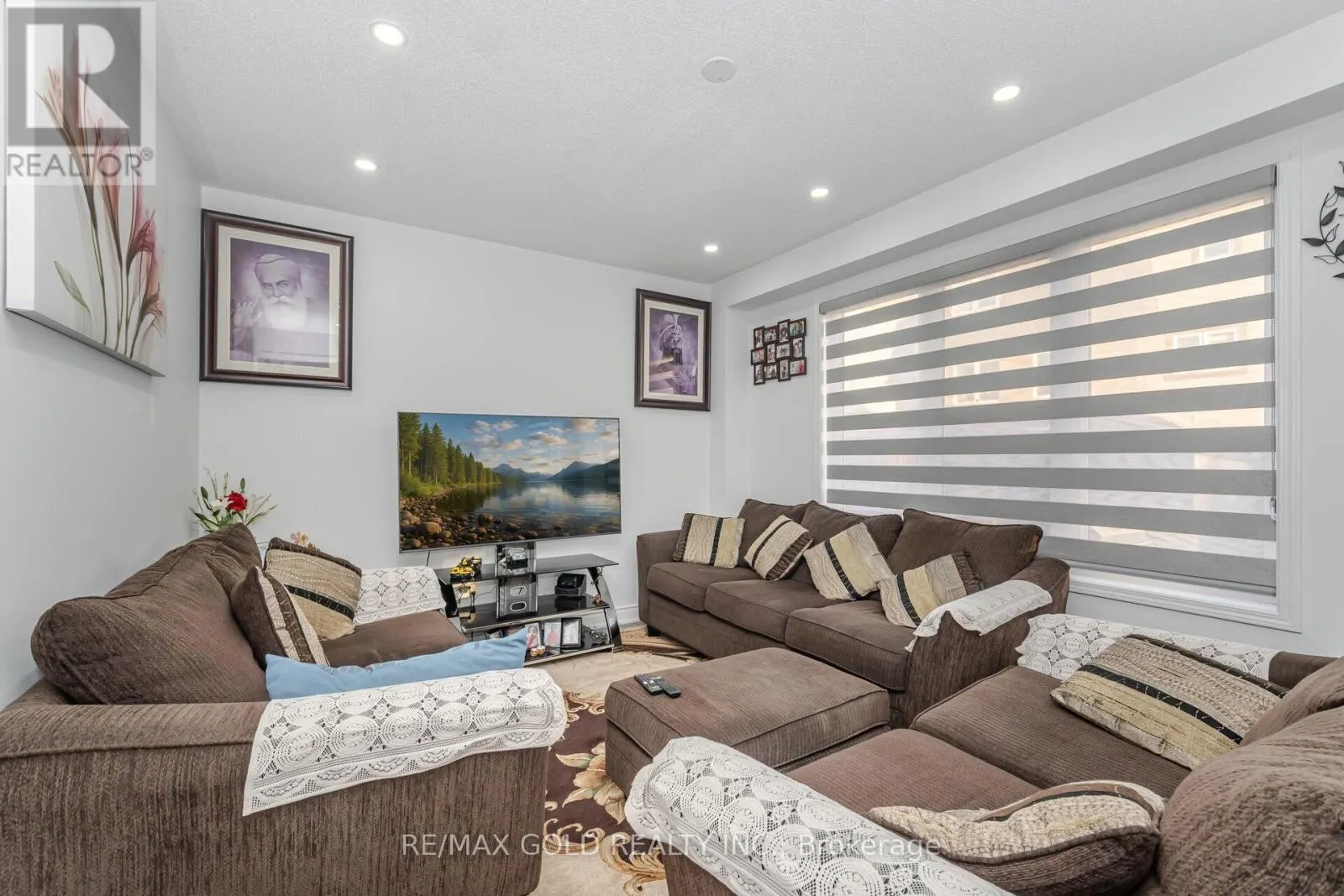 152 VANHORNE CLOSE