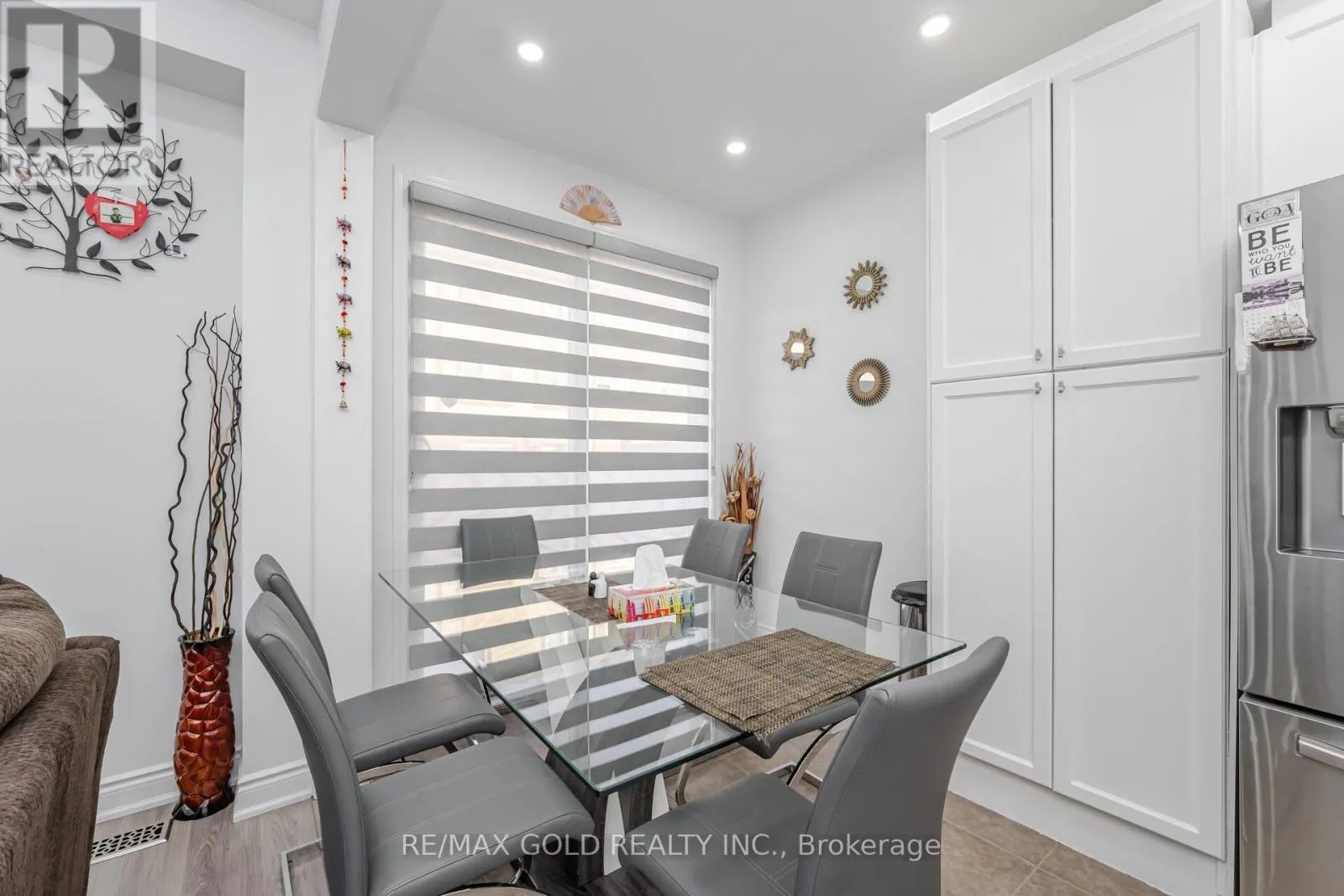 152 VANHORNE CLOSE