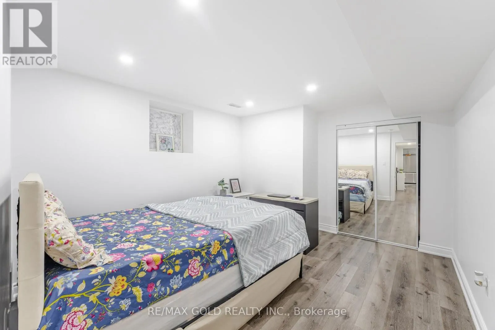 152 VANHORNE CLOSE