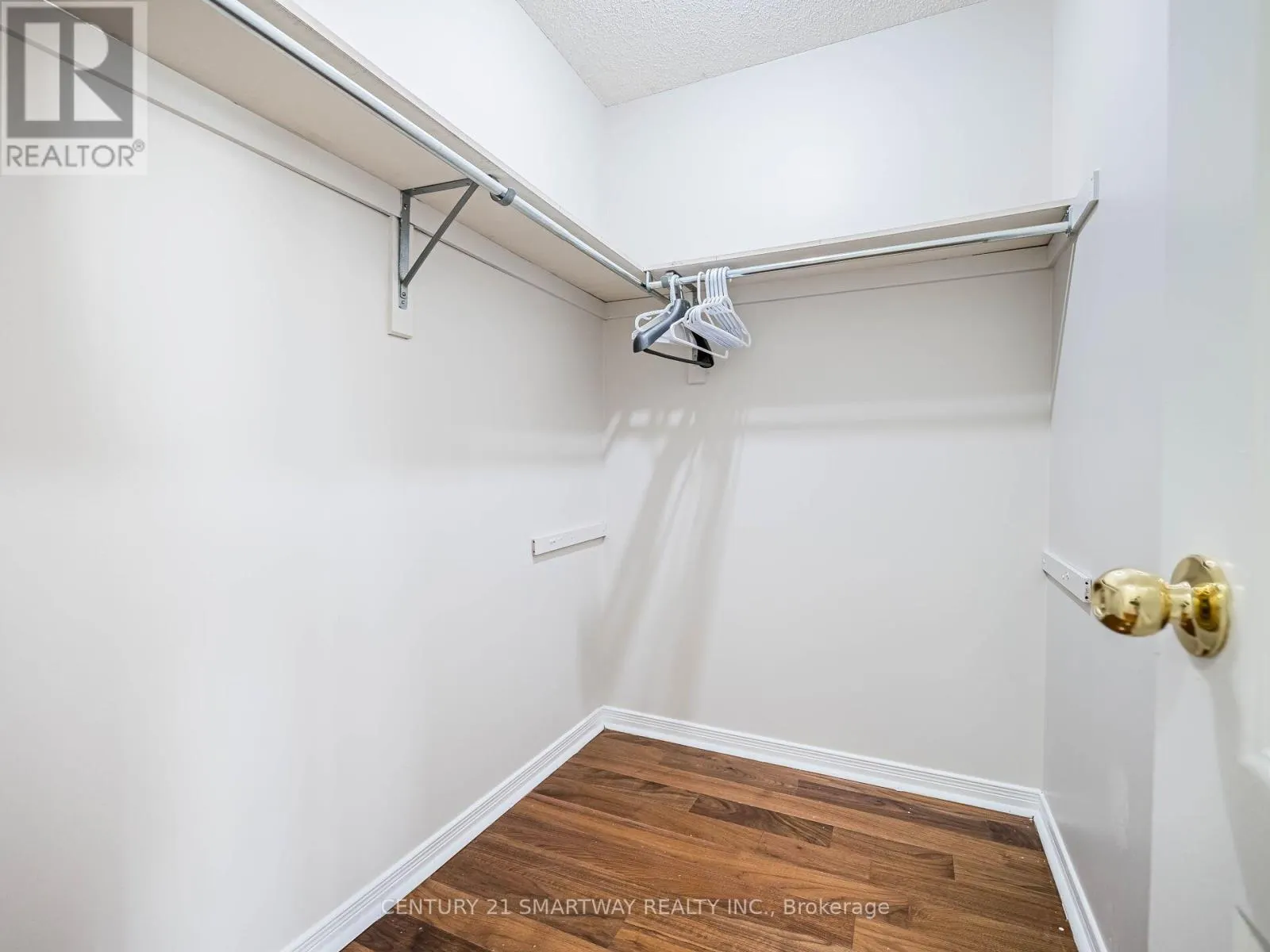 124 PORCHLIGHT ROAD