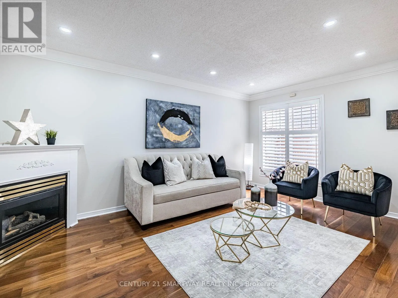 124 PORCHLIGHT ROAD