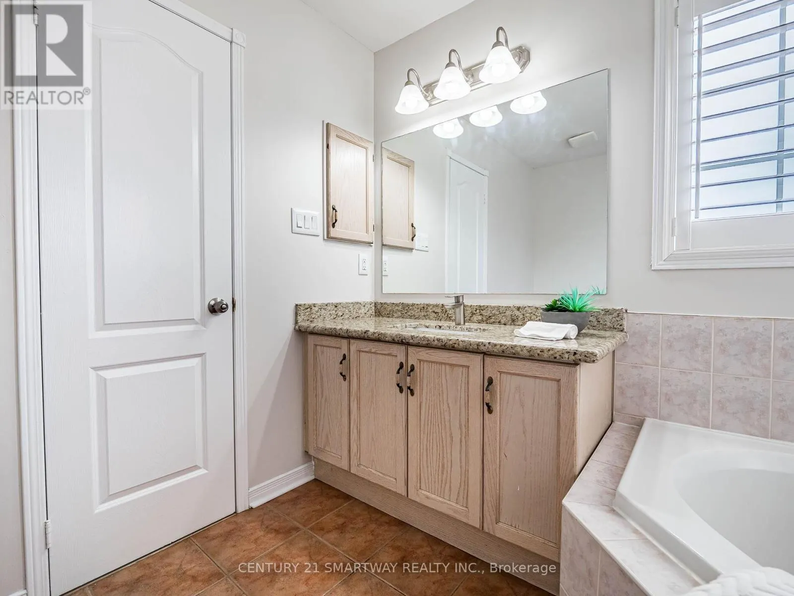 124 PORCHLIGHT ROAD