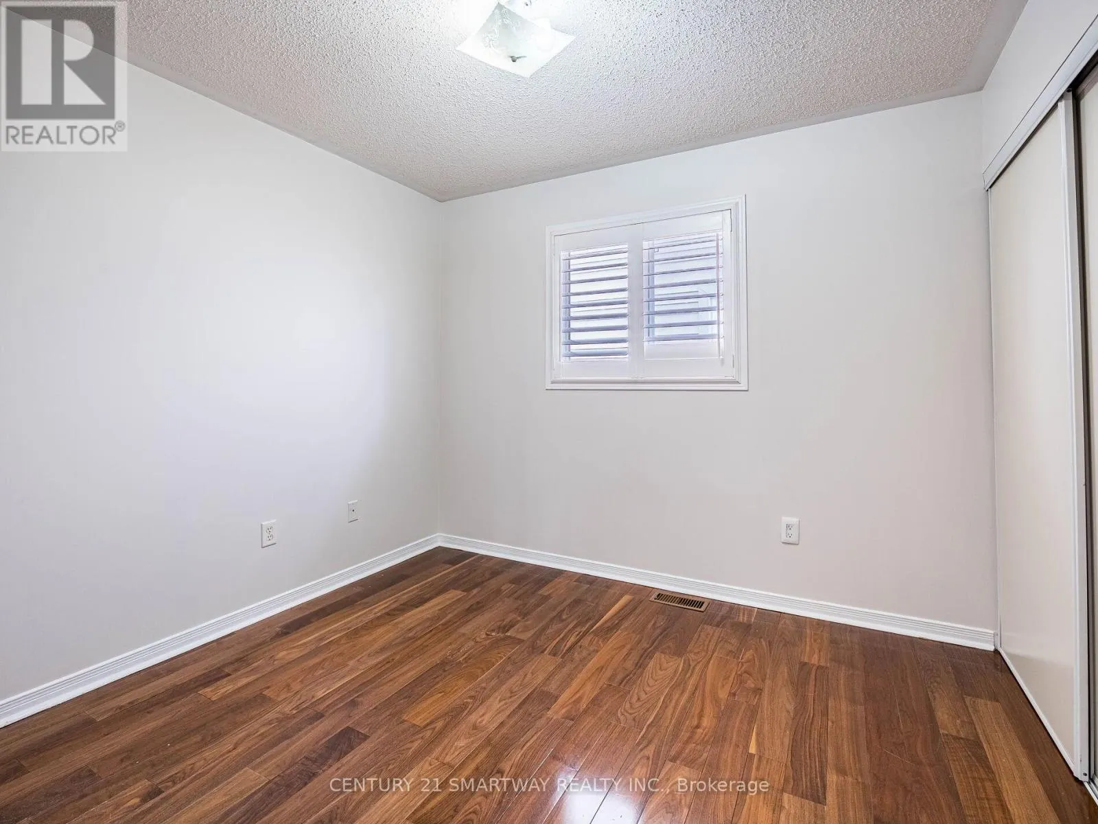 124 PORCHLIGHT ROAD