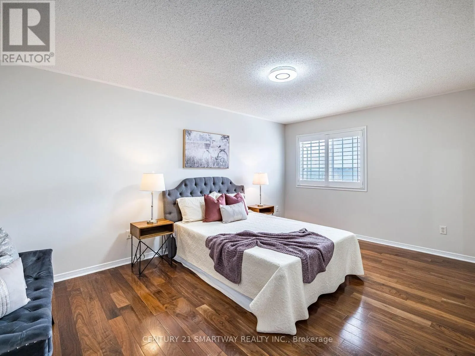 124 PORCHLIGHT ROAD