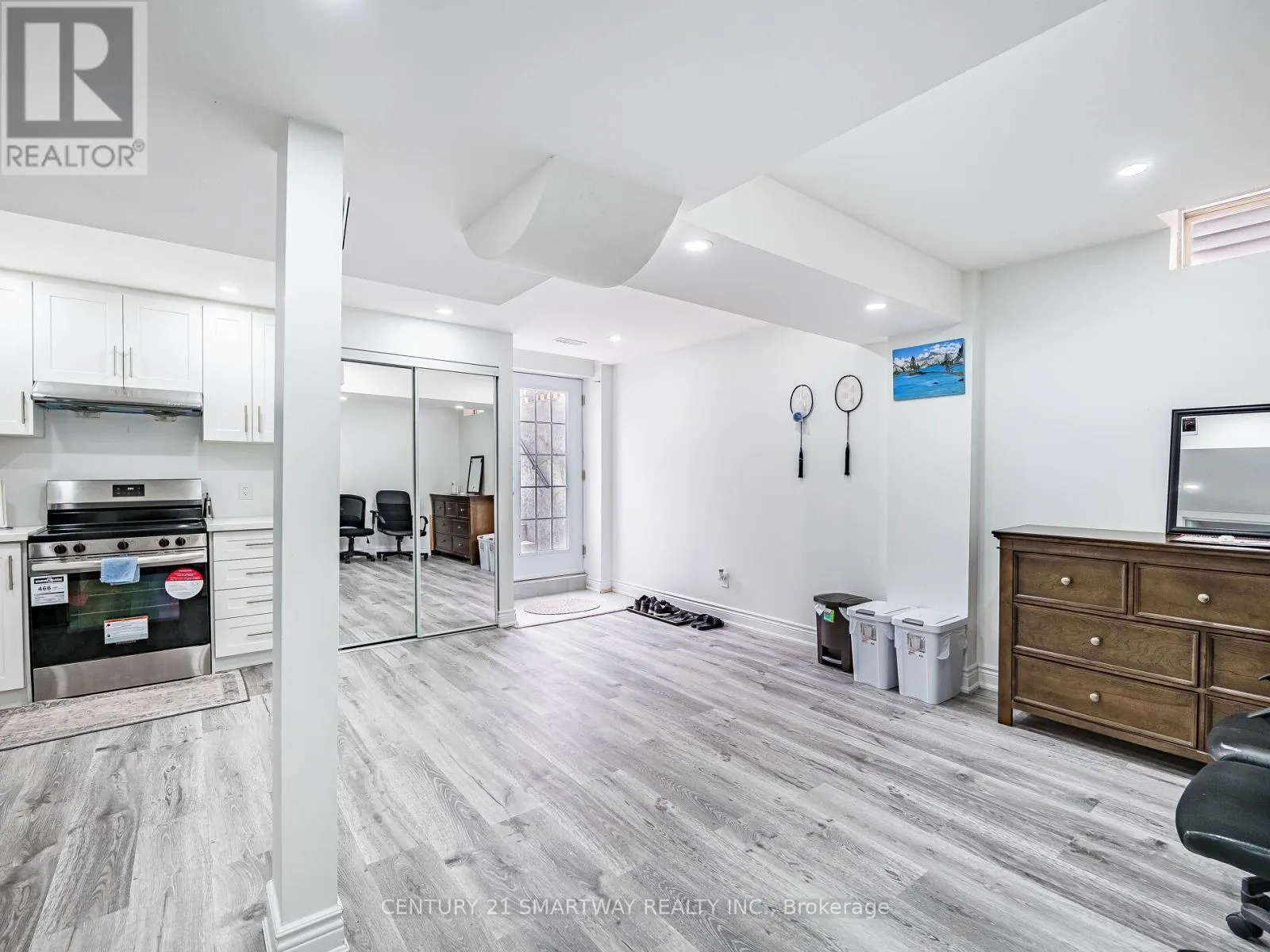 124 PORCHLIGHT ROAD