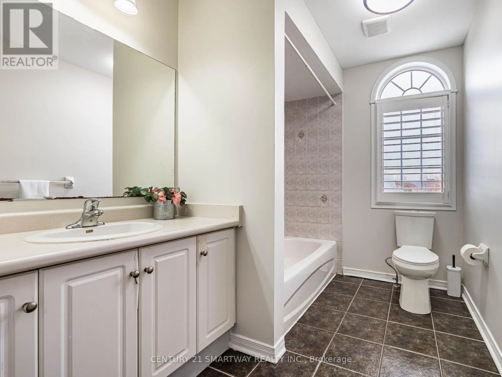 124 PORCHLIGHT ROAD
