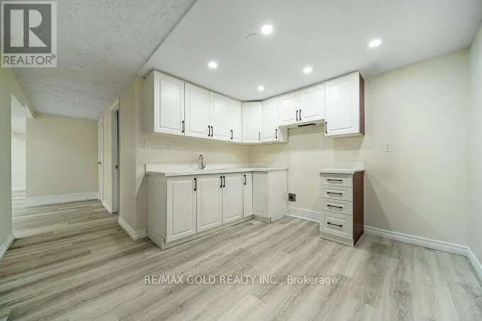 118 ARCHDEKIN DRIVE