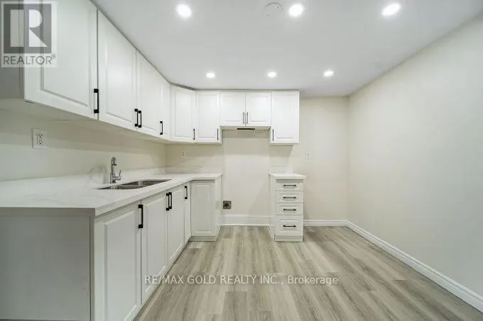 118 ARCHDEKIN DRIVE