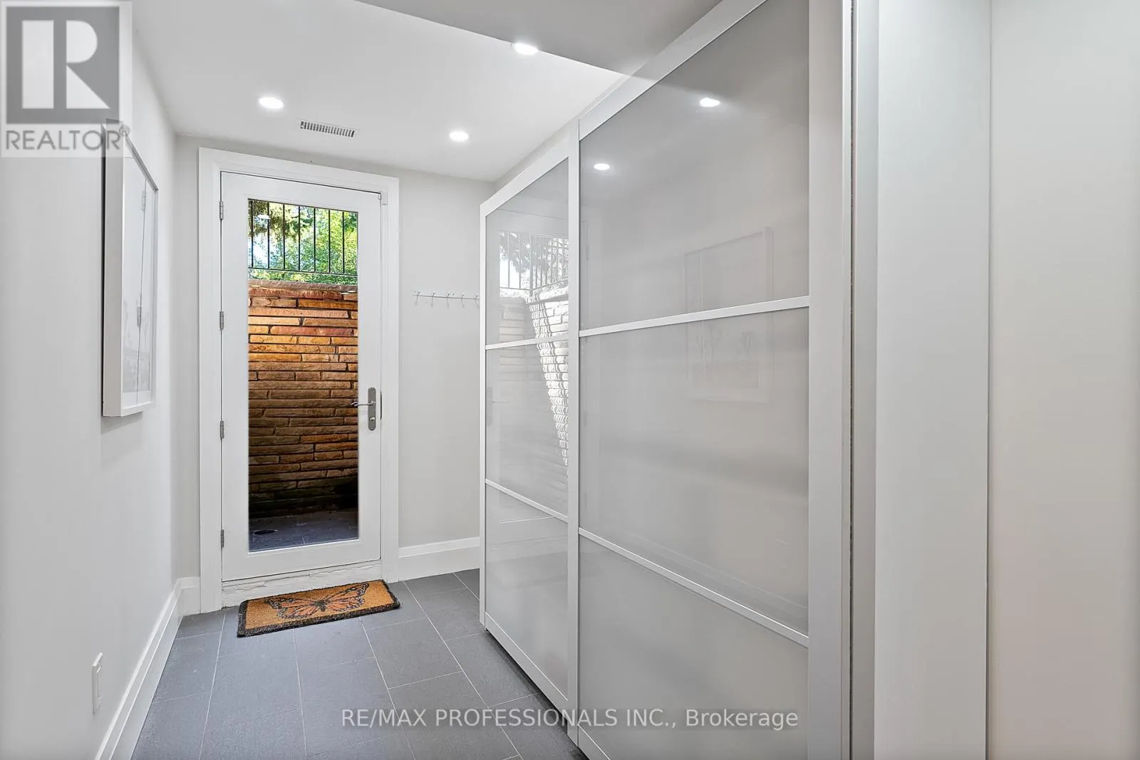 19 PALACE ARCH DRIVE
