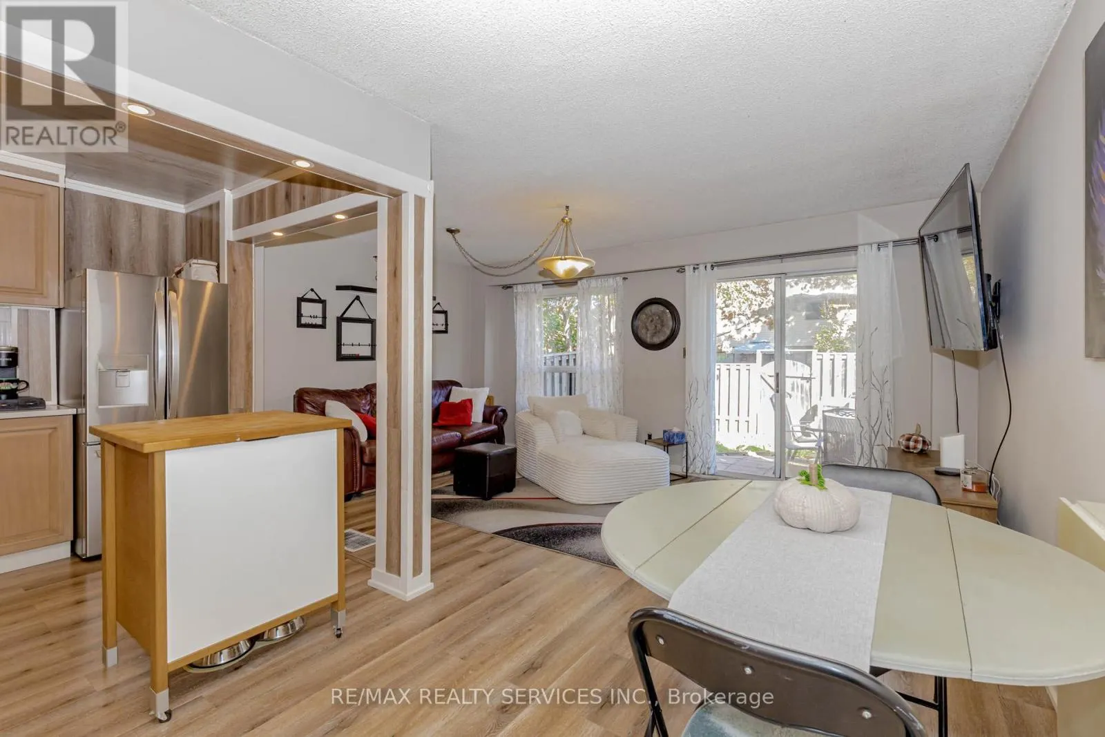 114 - 114 FOSTER CRESCENT