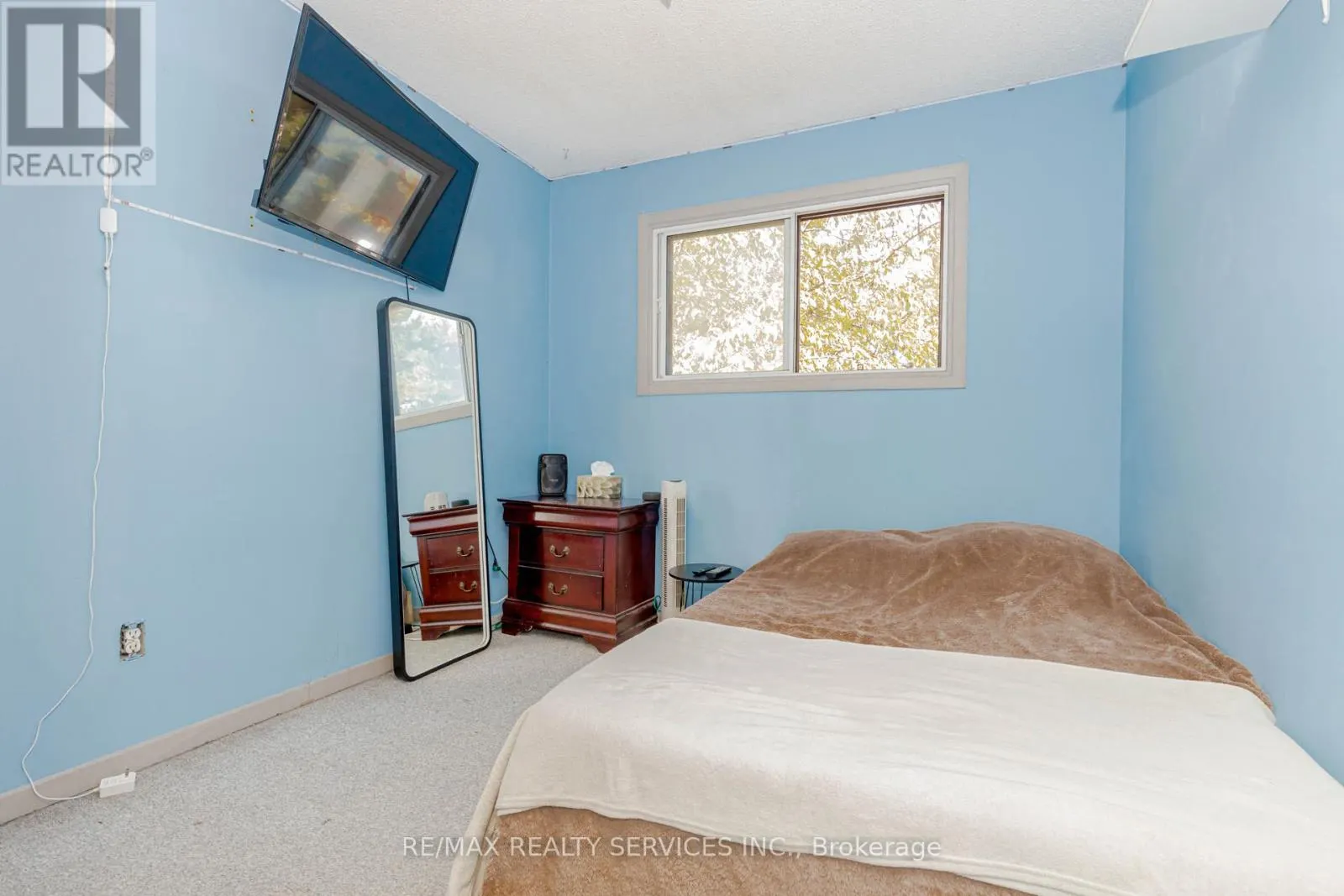 114 - 114 FOSTER CRESCENT