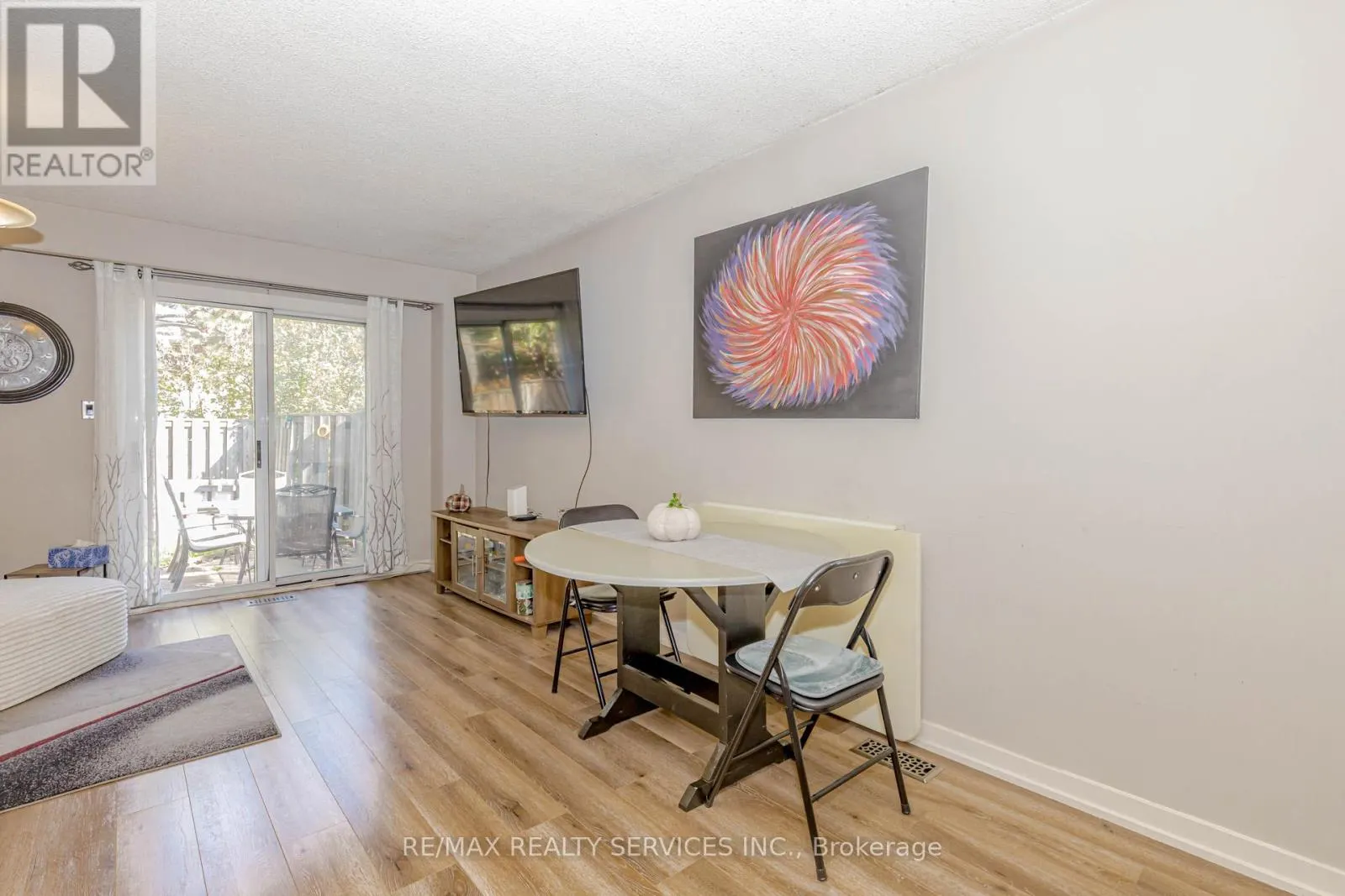 114 - 114 FOSTER CRESCENT