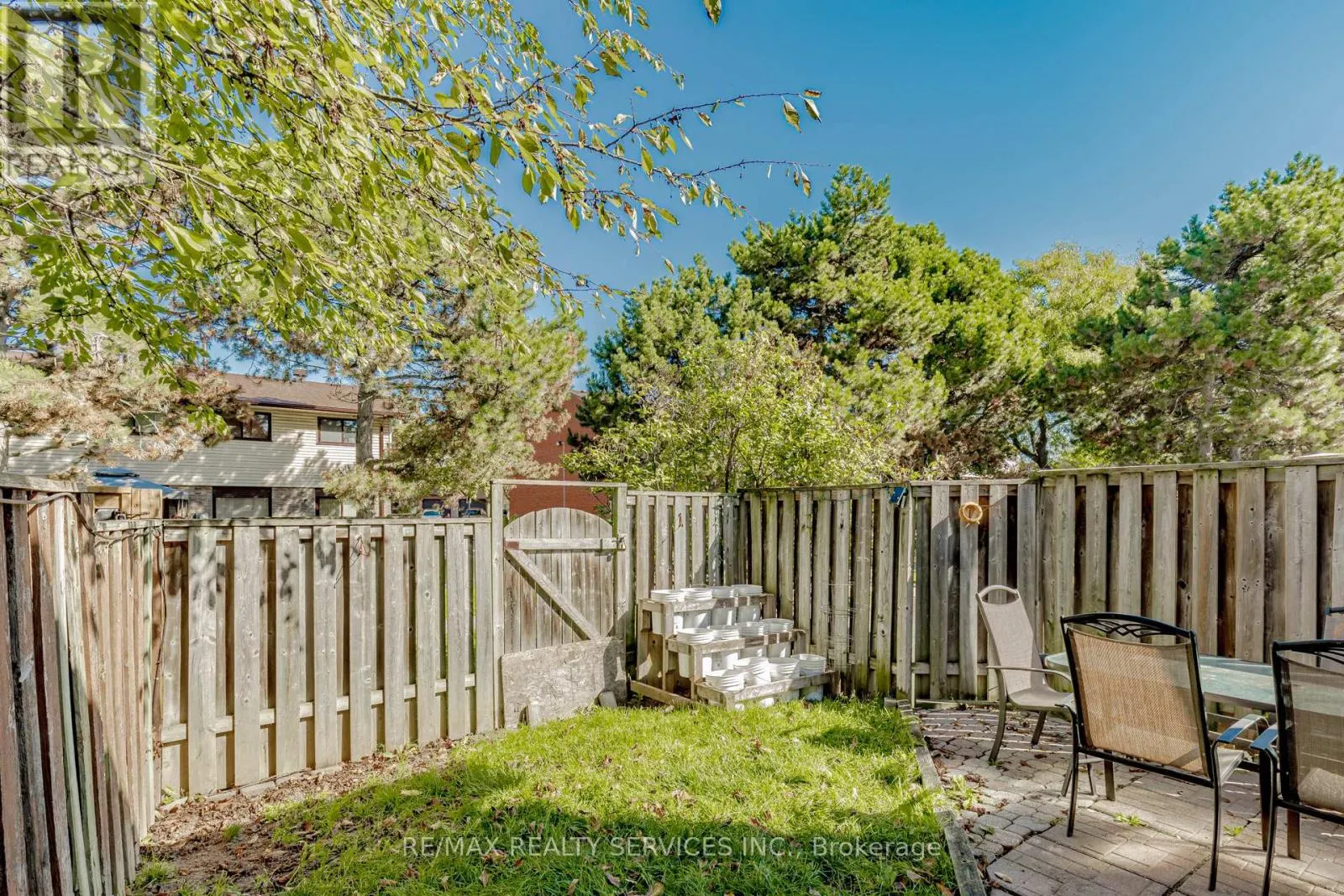 114 - 114 FOSTER CRESCENT