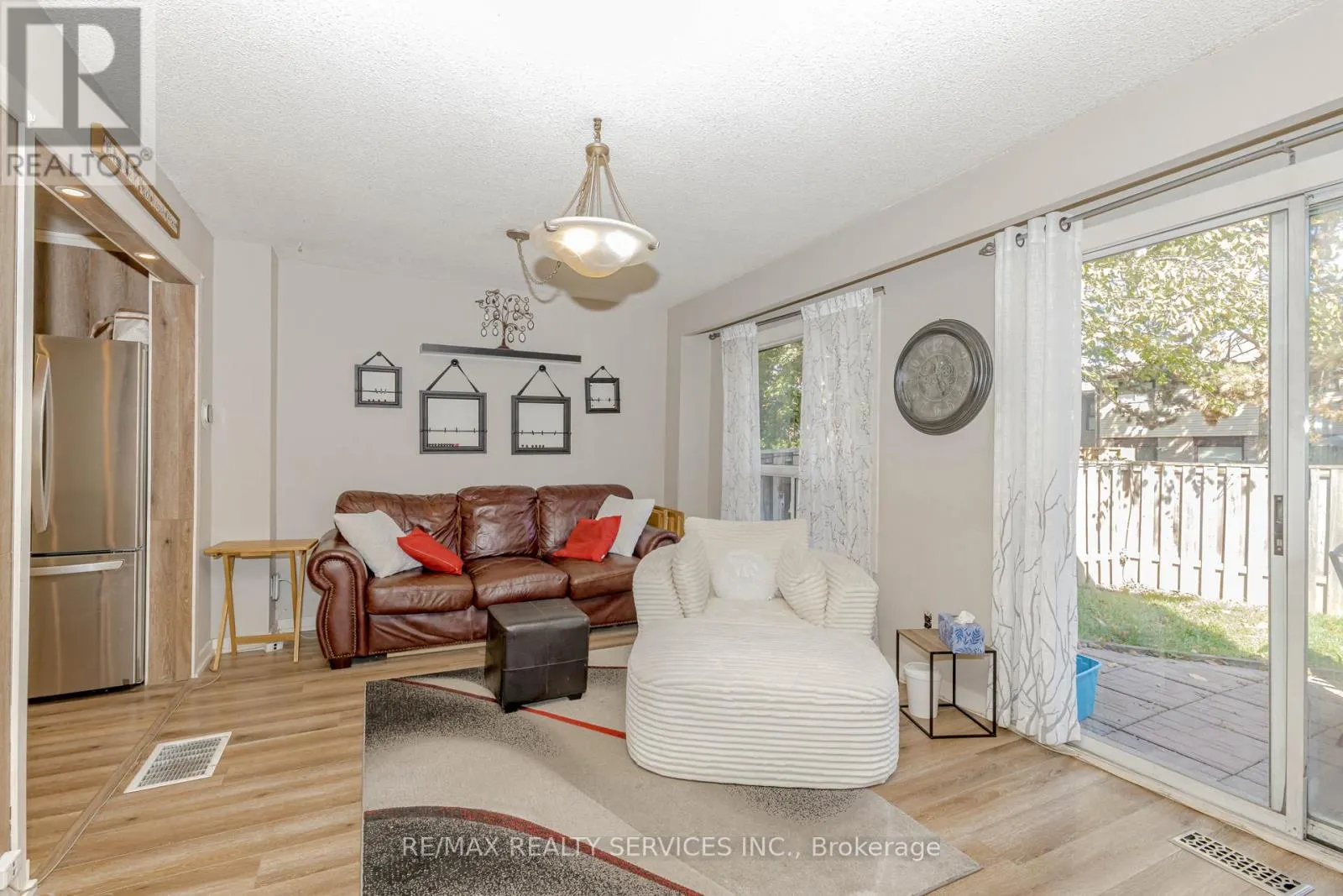 114 - 114 FOSTER CRESCENT