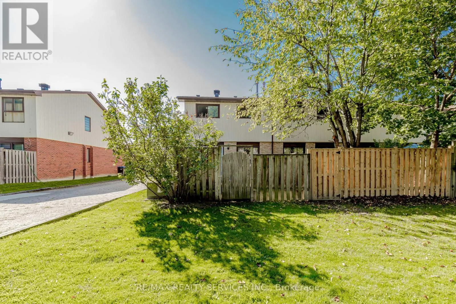 114 - 114 FOSTER CRESCENT