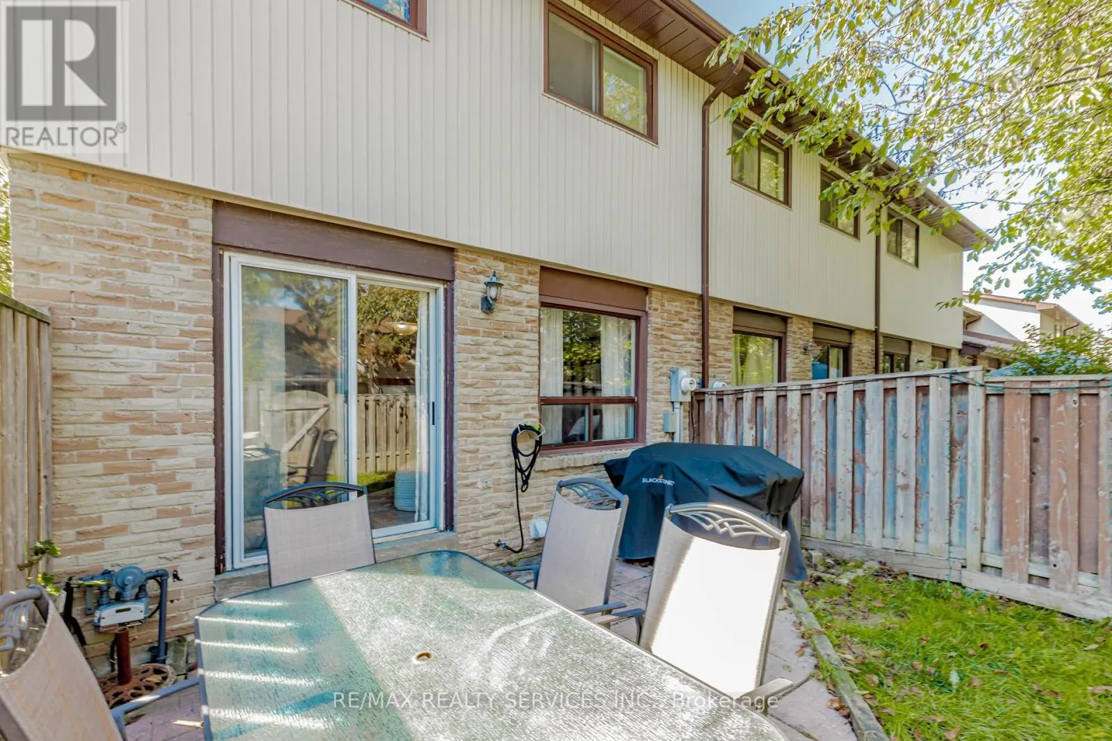 114 - 114 FOSTER CRESCENT