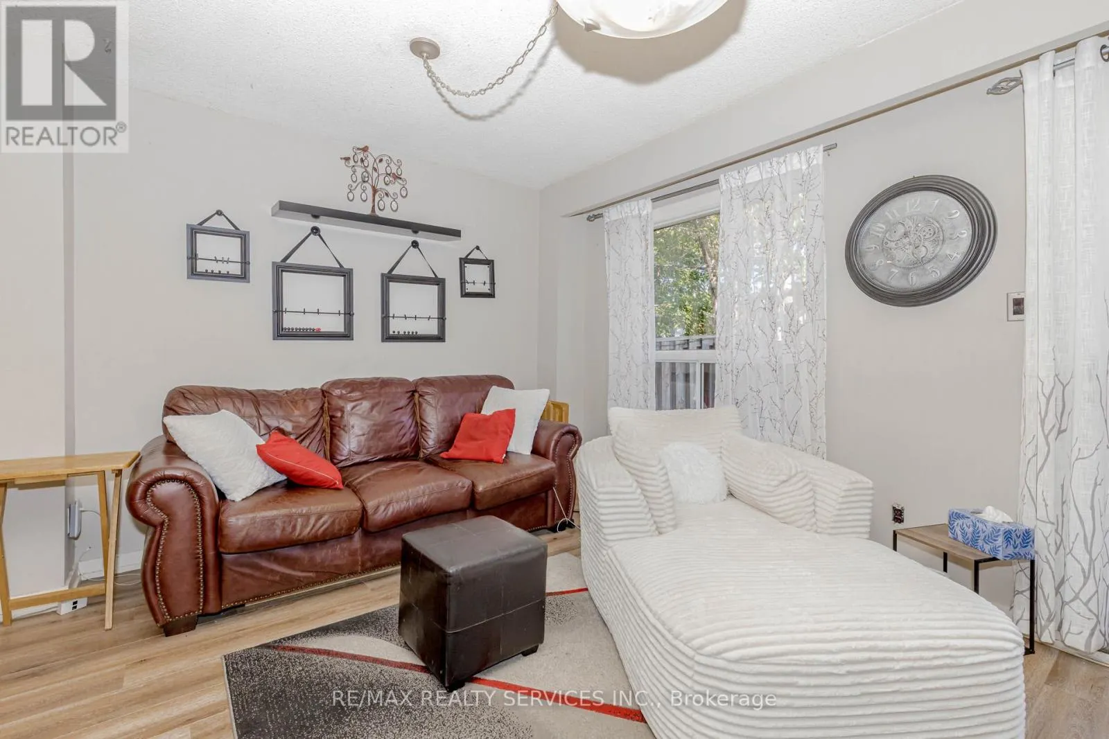 114 - 114 FOSTER CRESCENT