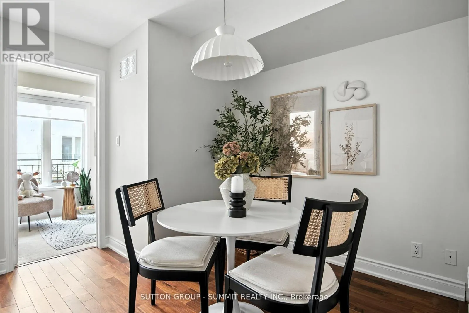 1026 - 18 LAIDLAW STREET