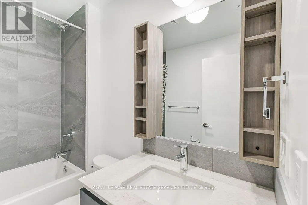 408 - 405 DUNDAS STREET W