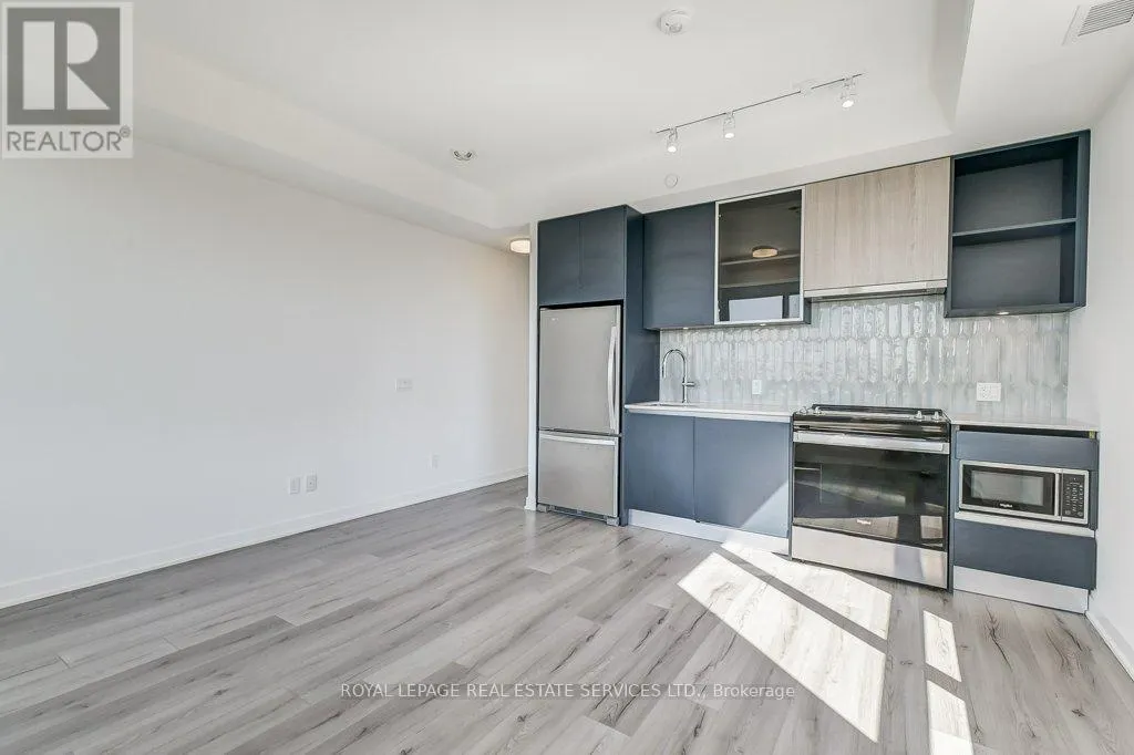 408 - 405 DUNDAS STREET W