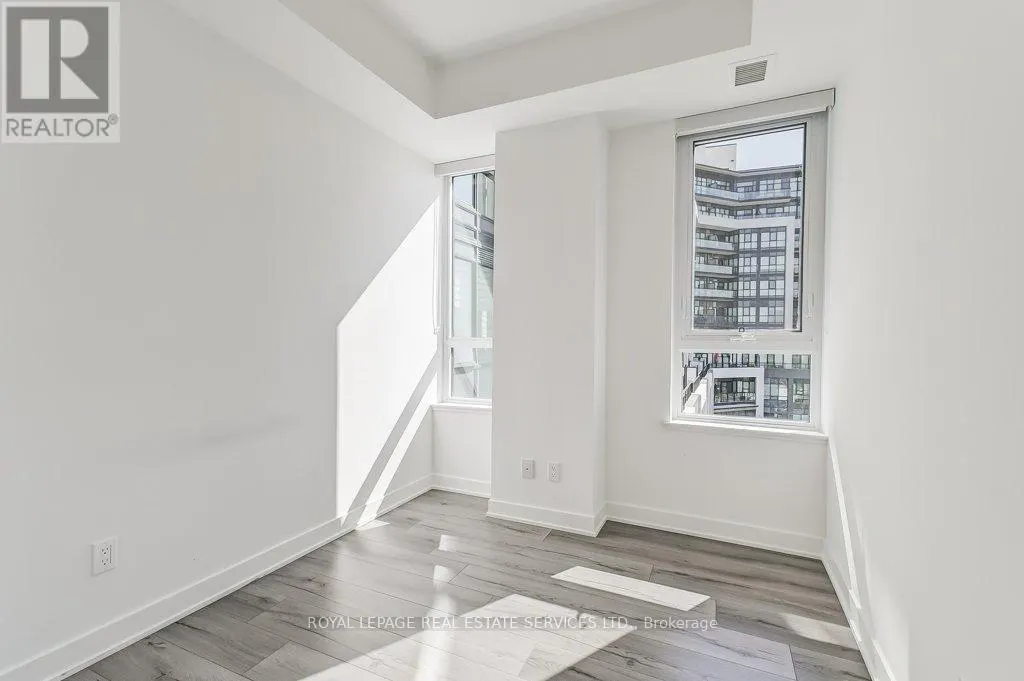 408 - 405 DUNDAS STREET W