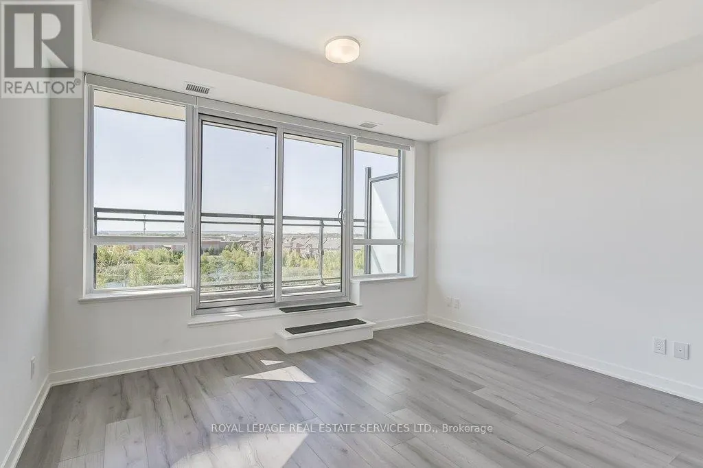 408 - 405 DUNDAS STREET W