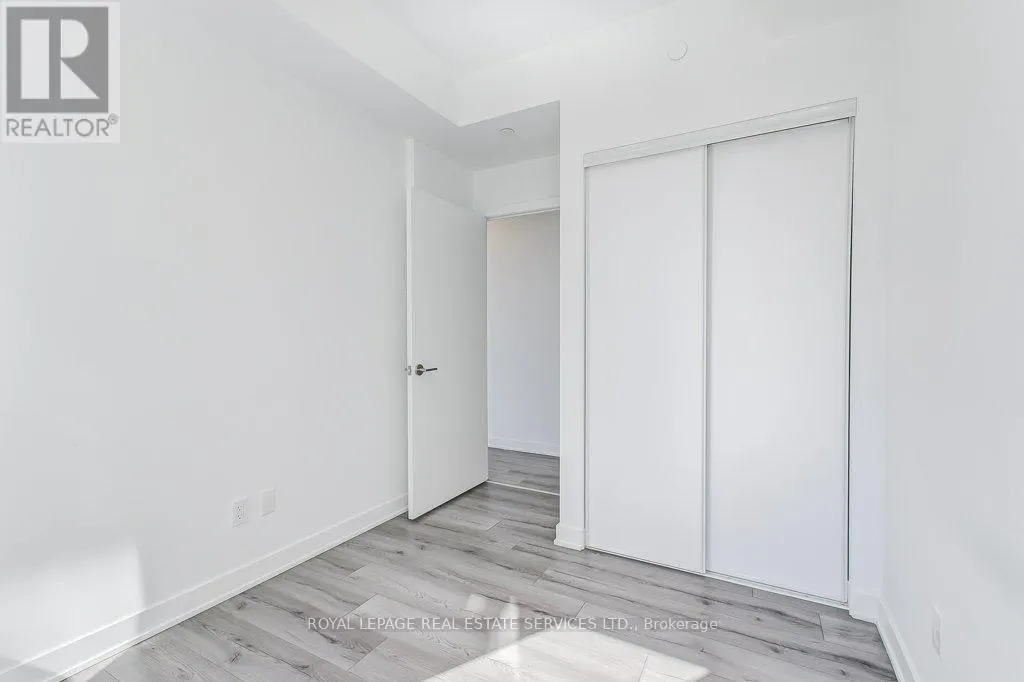 408 - 405 DUNDAS STREET W