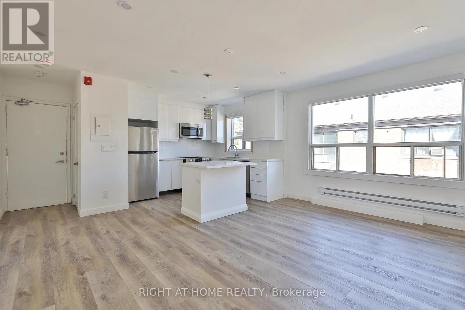 8 - 2841 KEELE STREET