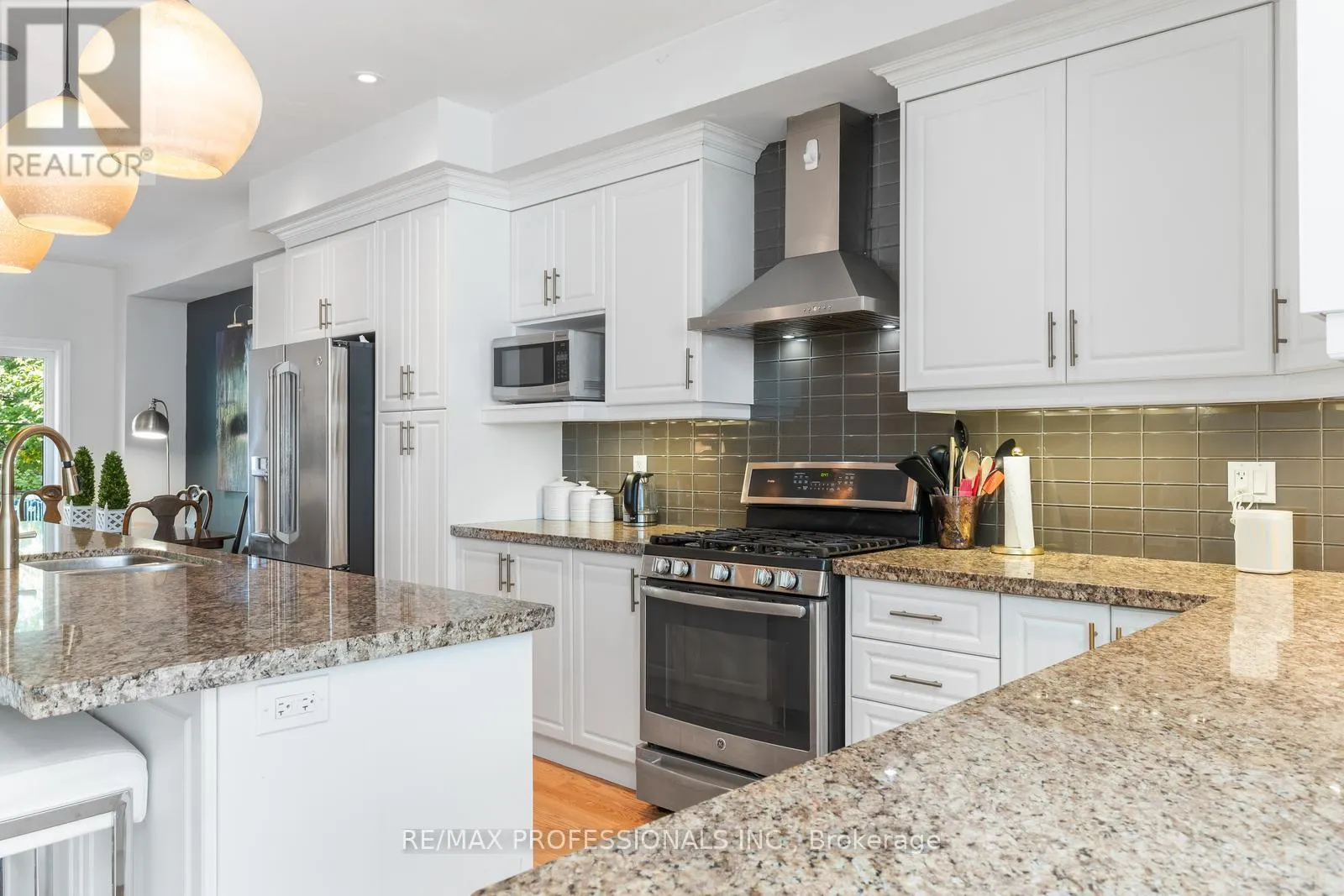 16 DRYDEN WAY