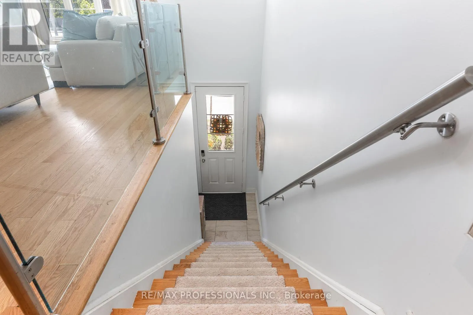 16 DRYDEN WAY