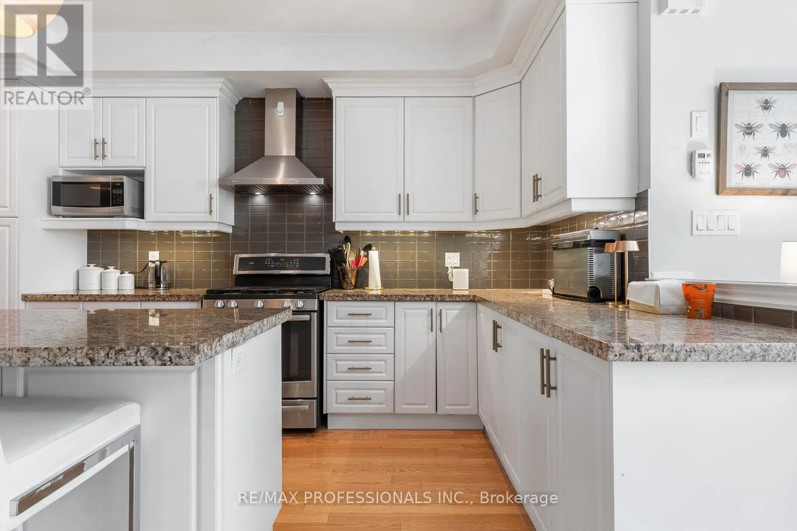 16 DRYDEN WAY