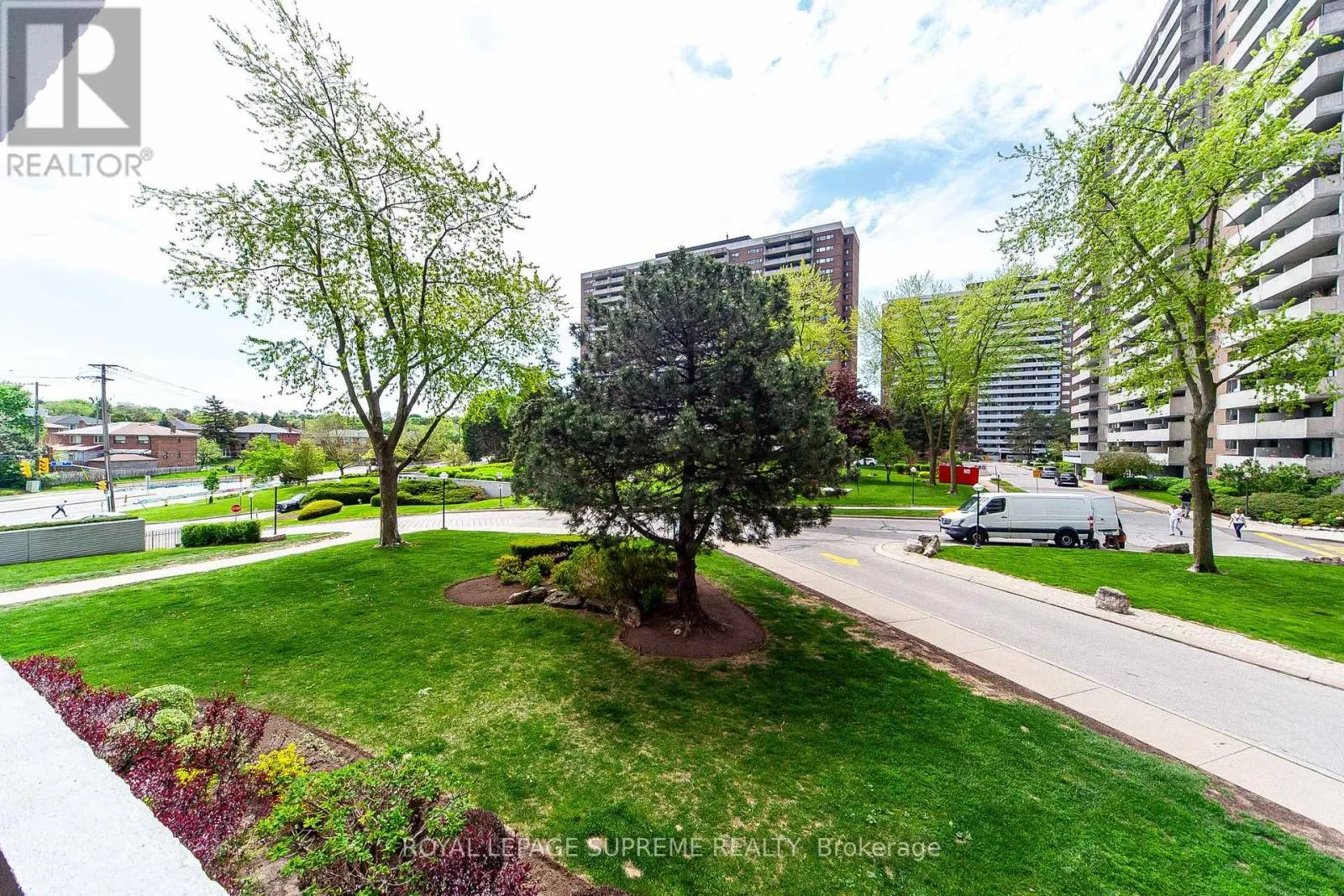 205 - 270 SCARLETT ROAD