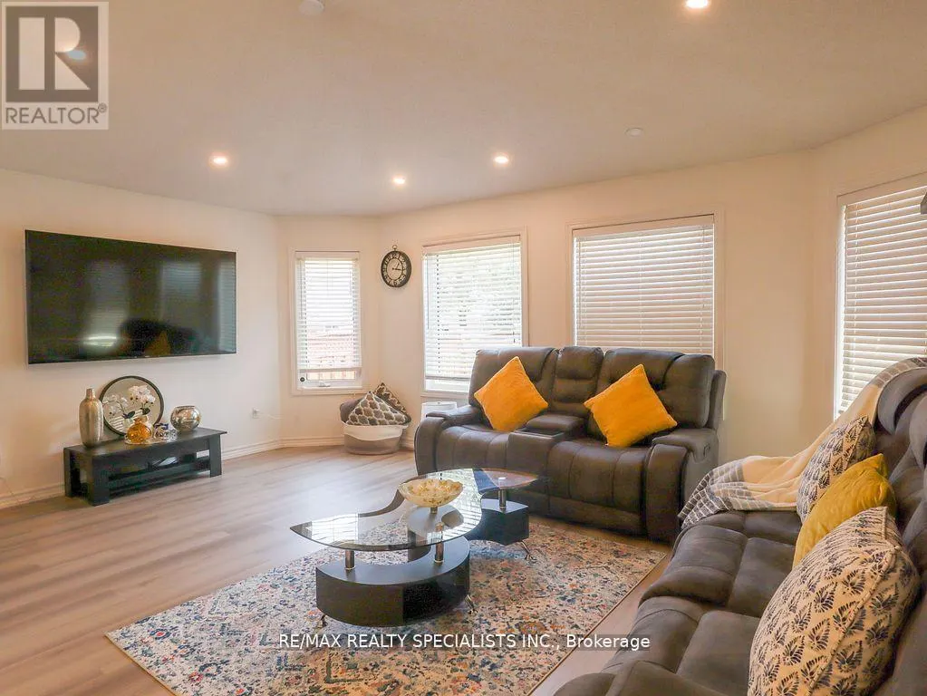10 BANINGTON CRESCENT