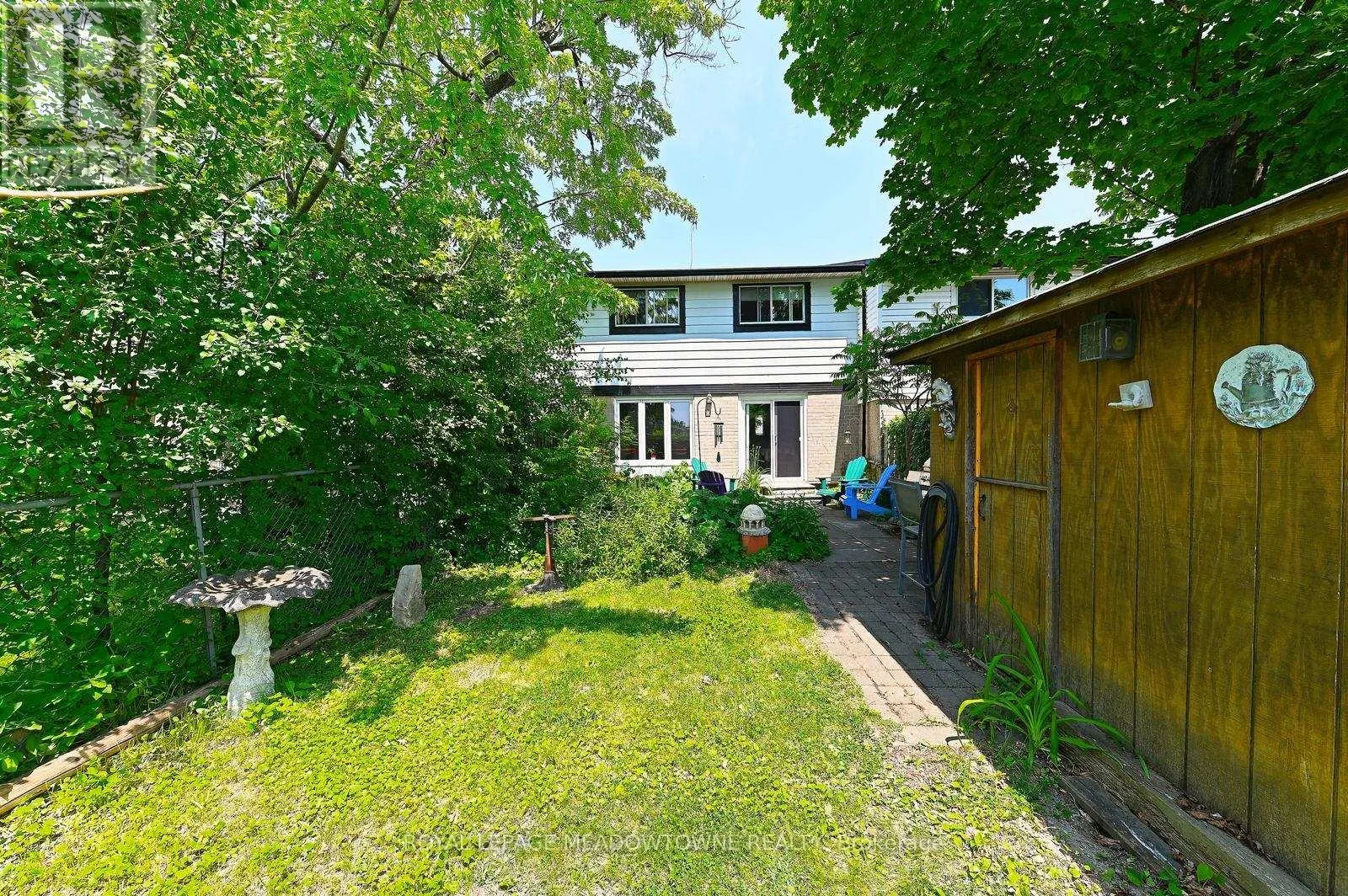 4 GREENFIELD SQUARE