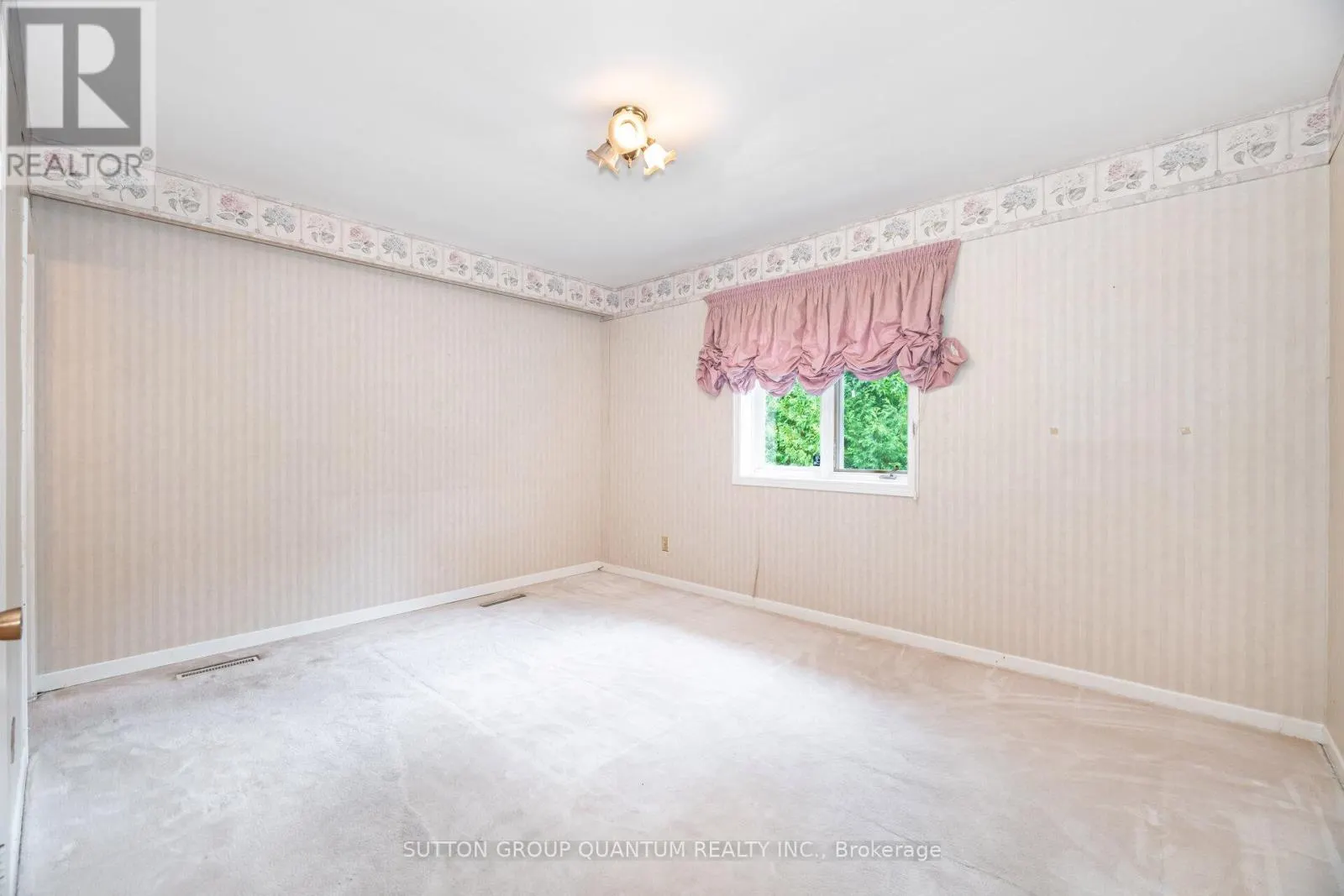 521 VANESSA CRESCENT