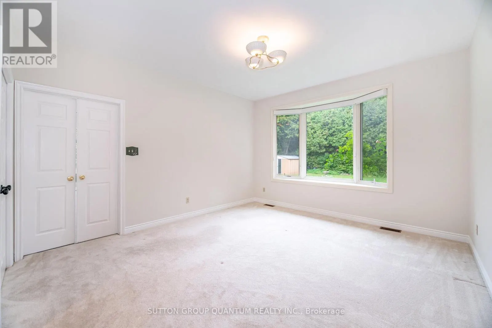 521 VANESSA CRESCENT