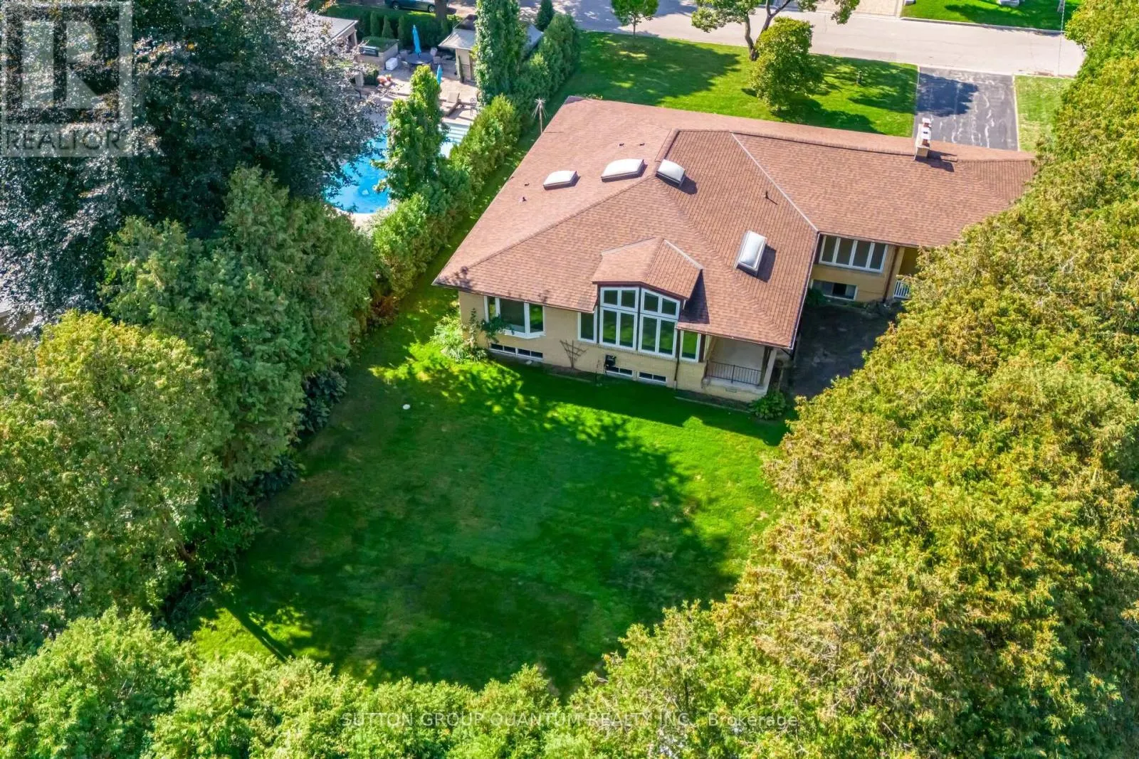 521 VANESSA CRESCENT